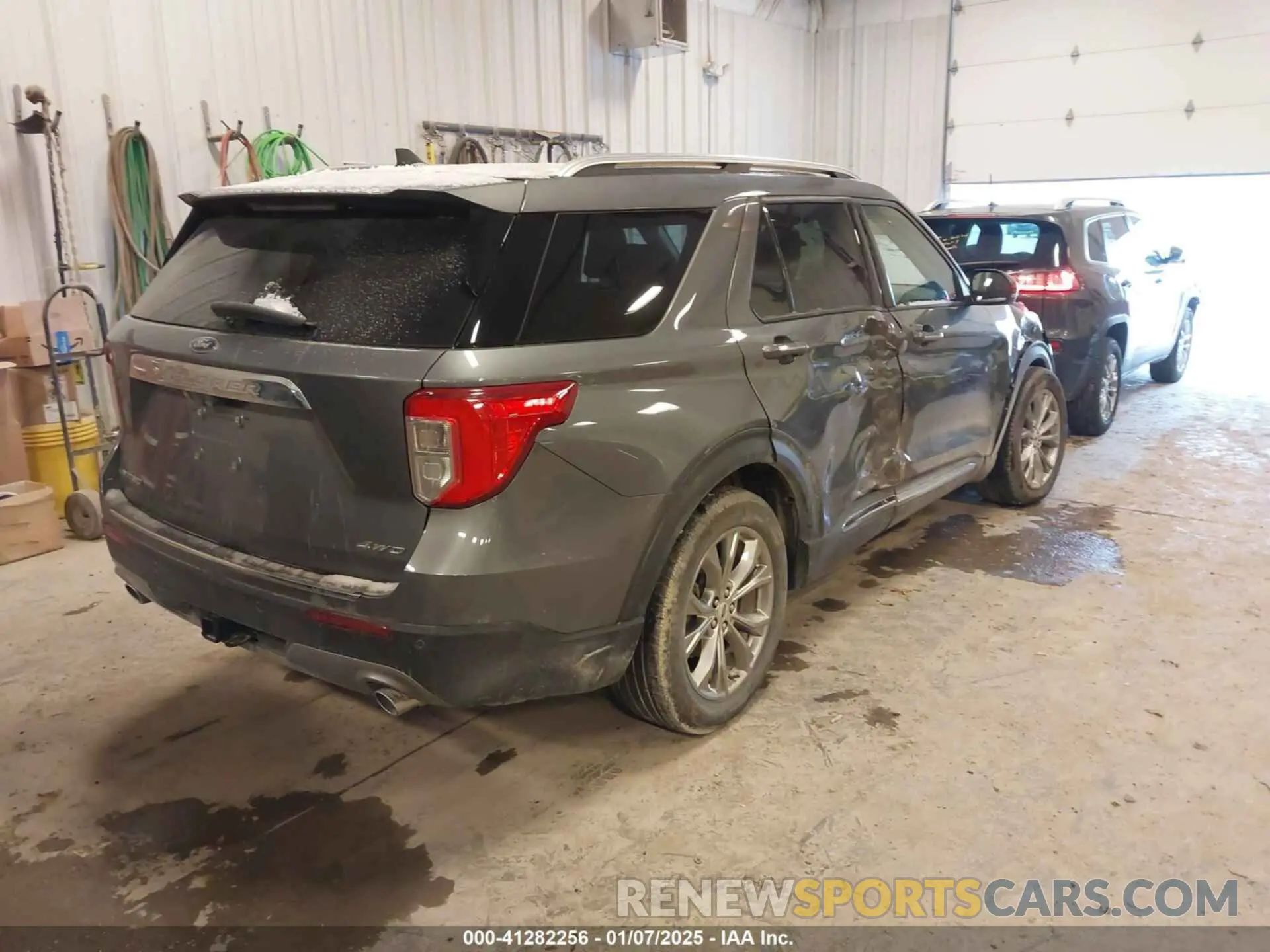 4 Photograph of a damaged car 1FMSK8FH6NGA44738 FORD EXPLORER 2022