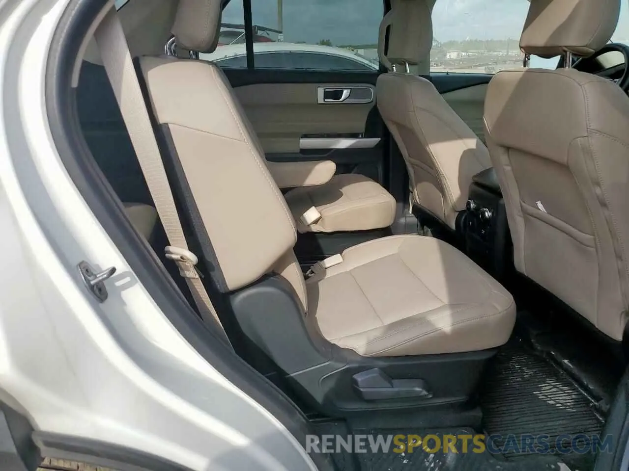 11 Photograph of a damaged car 1FMSK8FHXNGB89846 FORD EXPLORER 2022