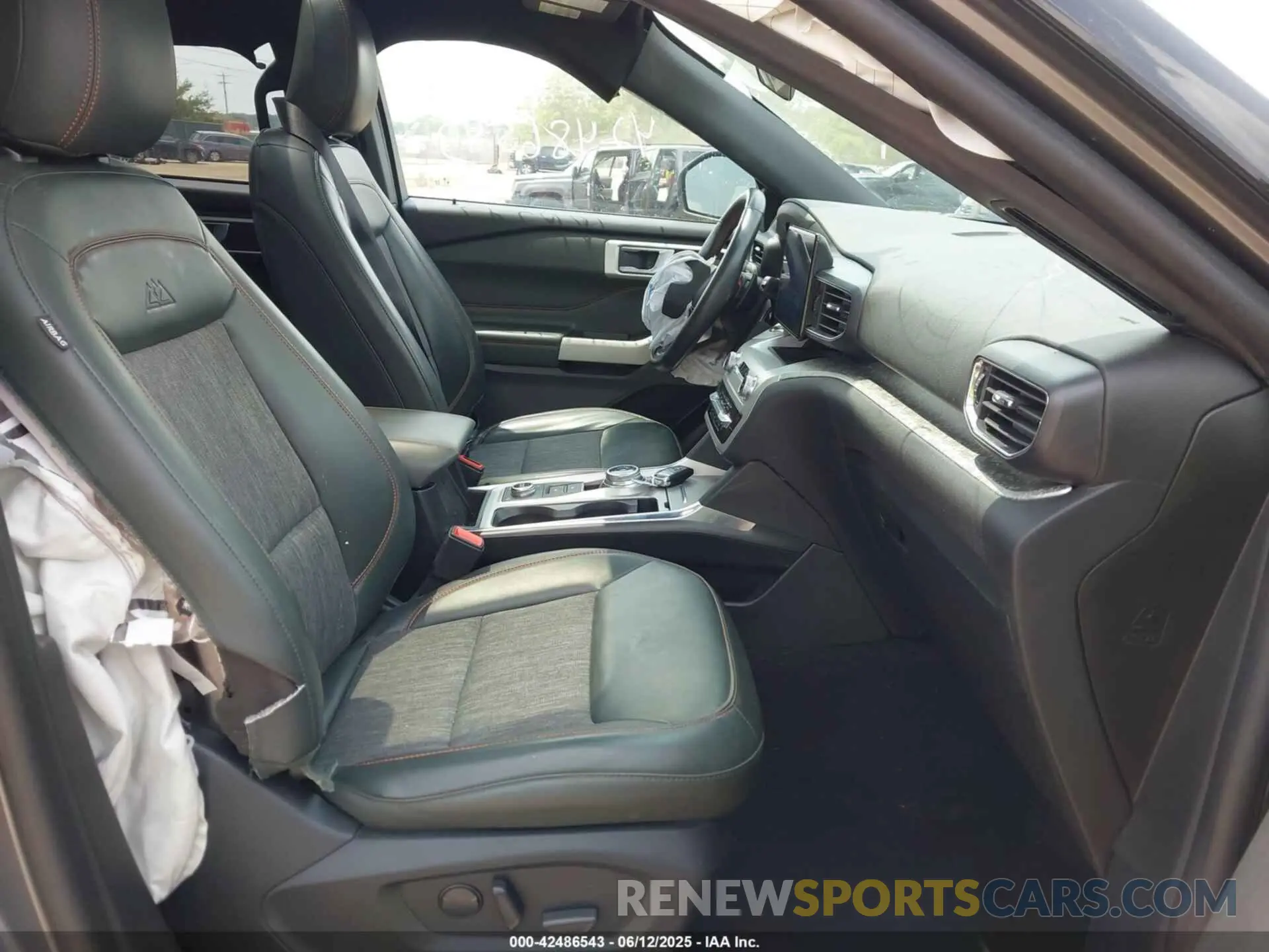 5 Photograph of a damaged car 1FMSK8JH2NGB14193 FORD EXPLORER 2022