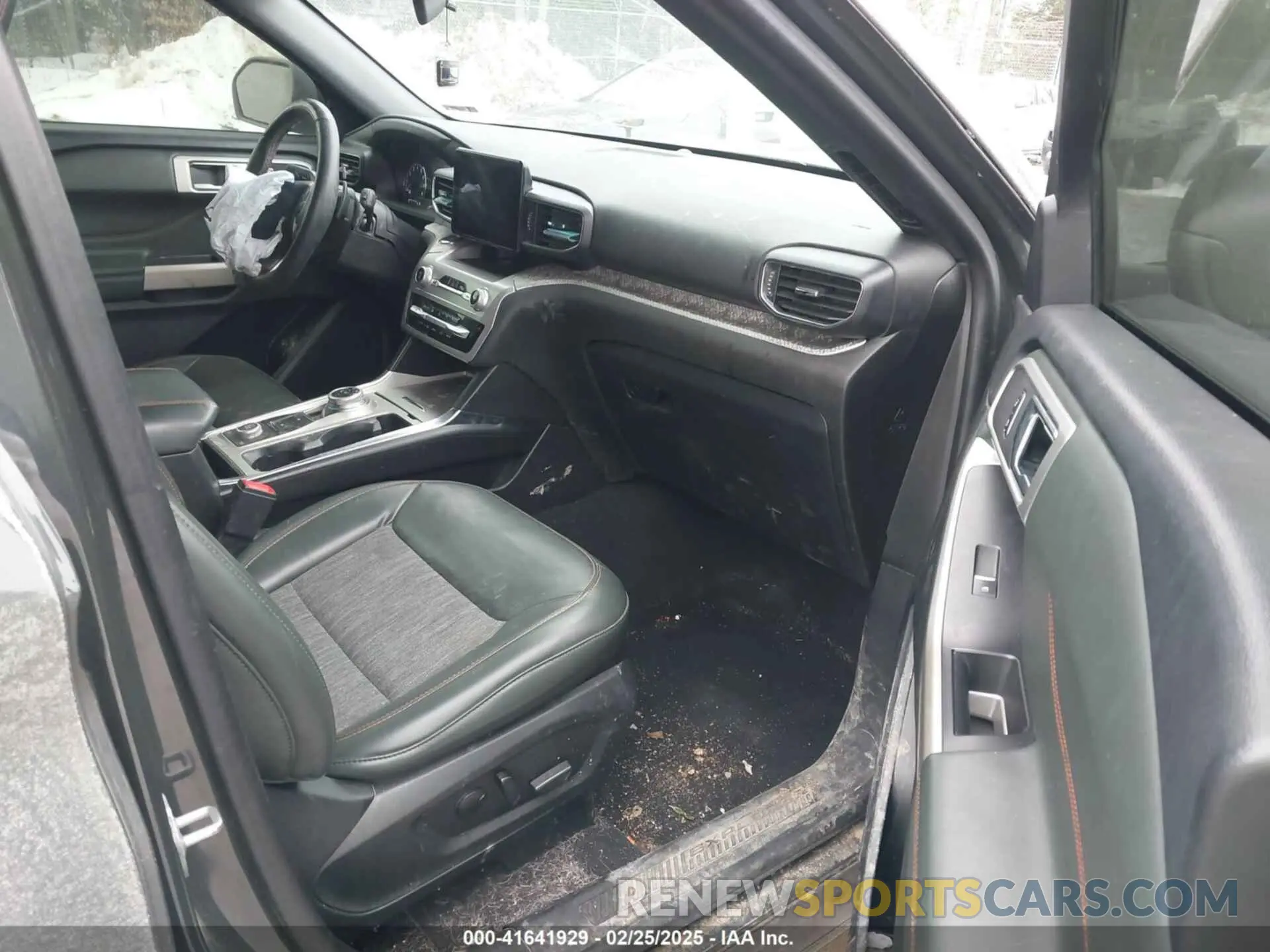 5 Photograph of a damaged car 1FMSK8JH2NGB22438 FORD EXPLORER 2022