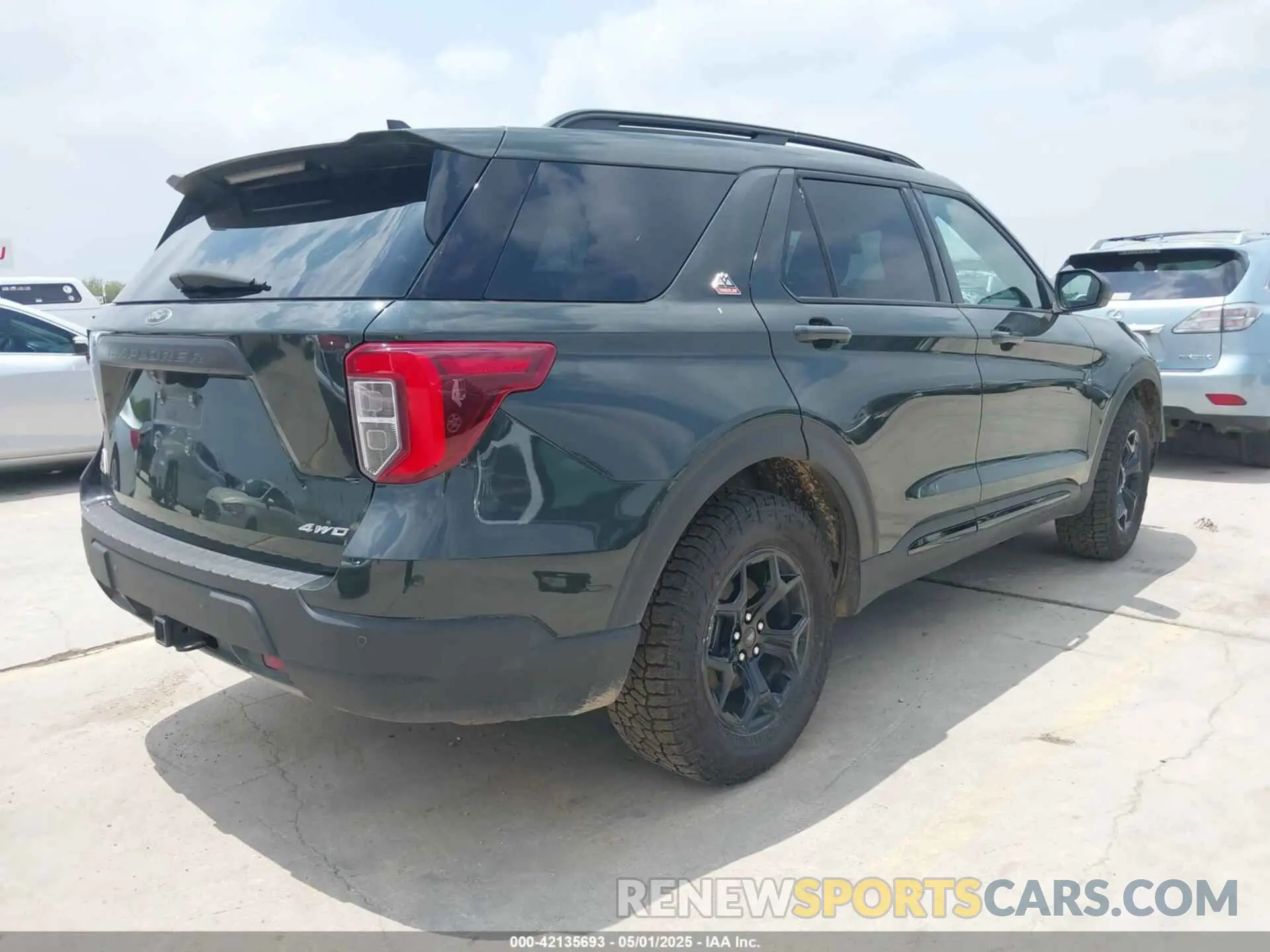 4 Photograph of a damaged car 1FMSK8JH6NGC15107 FORD EXPLORER 2022
