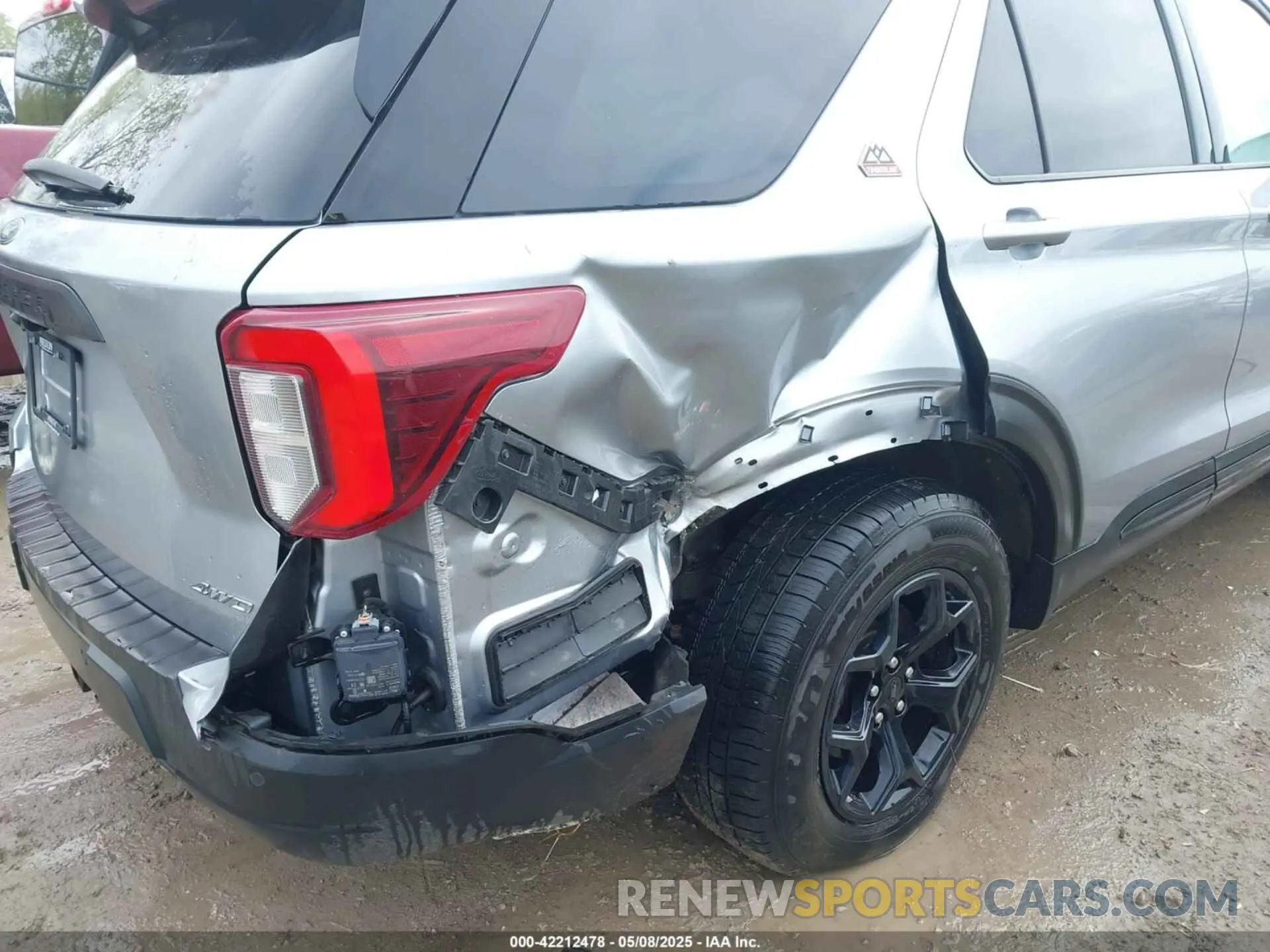 18 Photograph of a damaged car 1FMSK8JH8NGA73830 FORD EXPLORER 2022