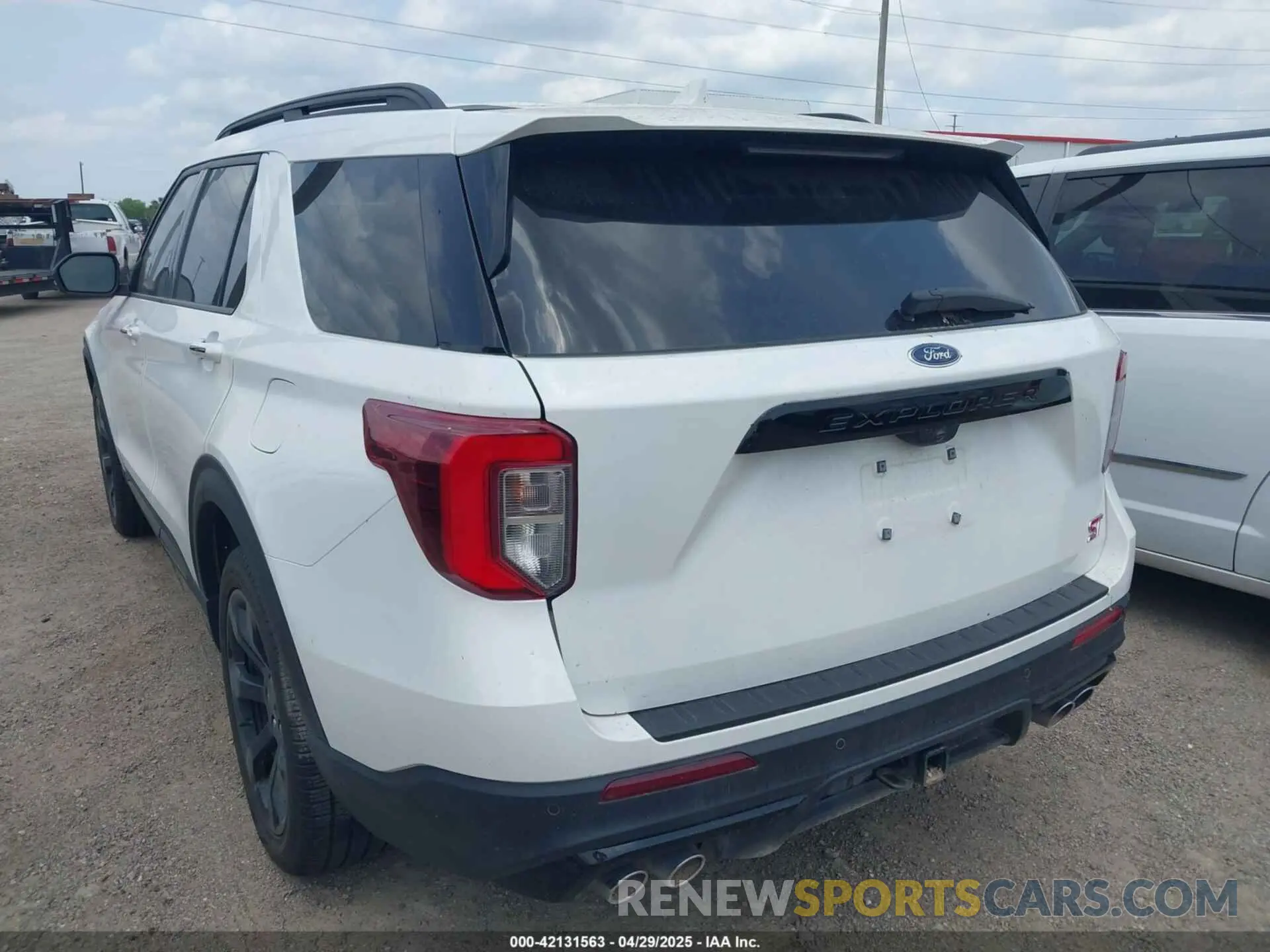 3 Photograph of a damaged car 1FM5K8GC3PGC24813 FORD EXPLORER 2023