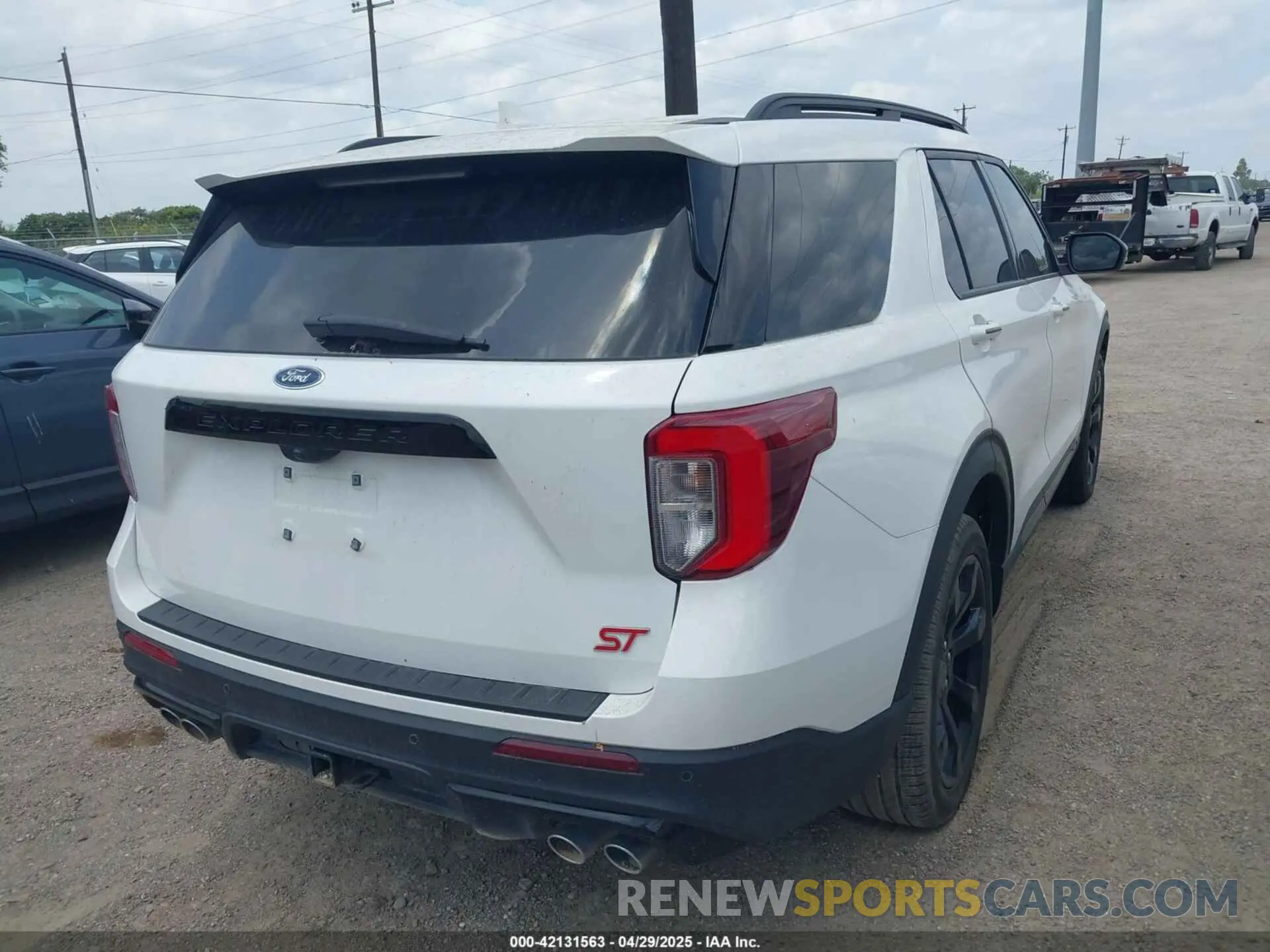 4 Photograph of a damaged car 1FM5K8GC3PGC24813 FORD EXPLORER 2023