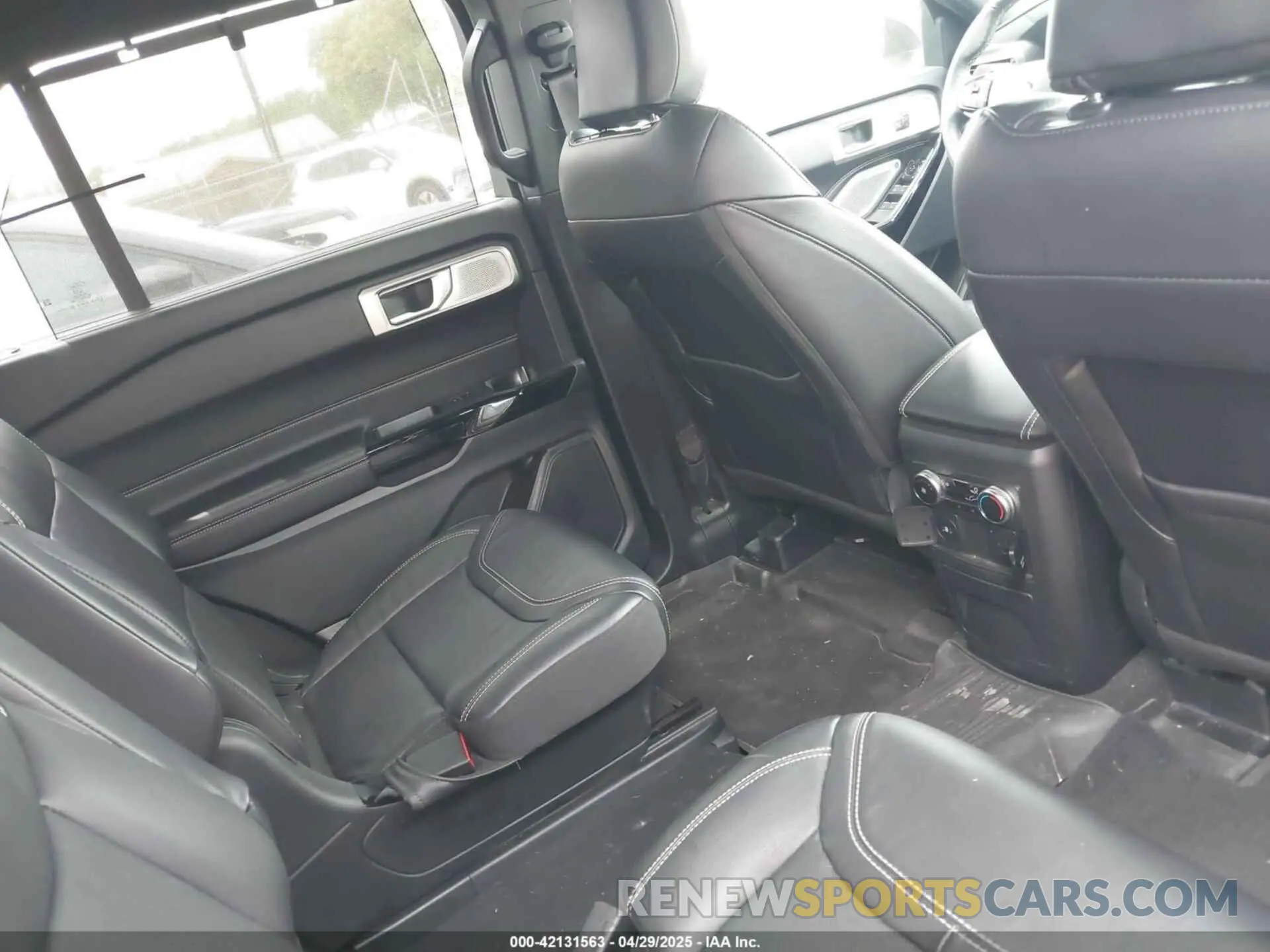 8 Photograph of a damaged car 1FM5K8GC3PGC24813 FORD EXPLORER 2023