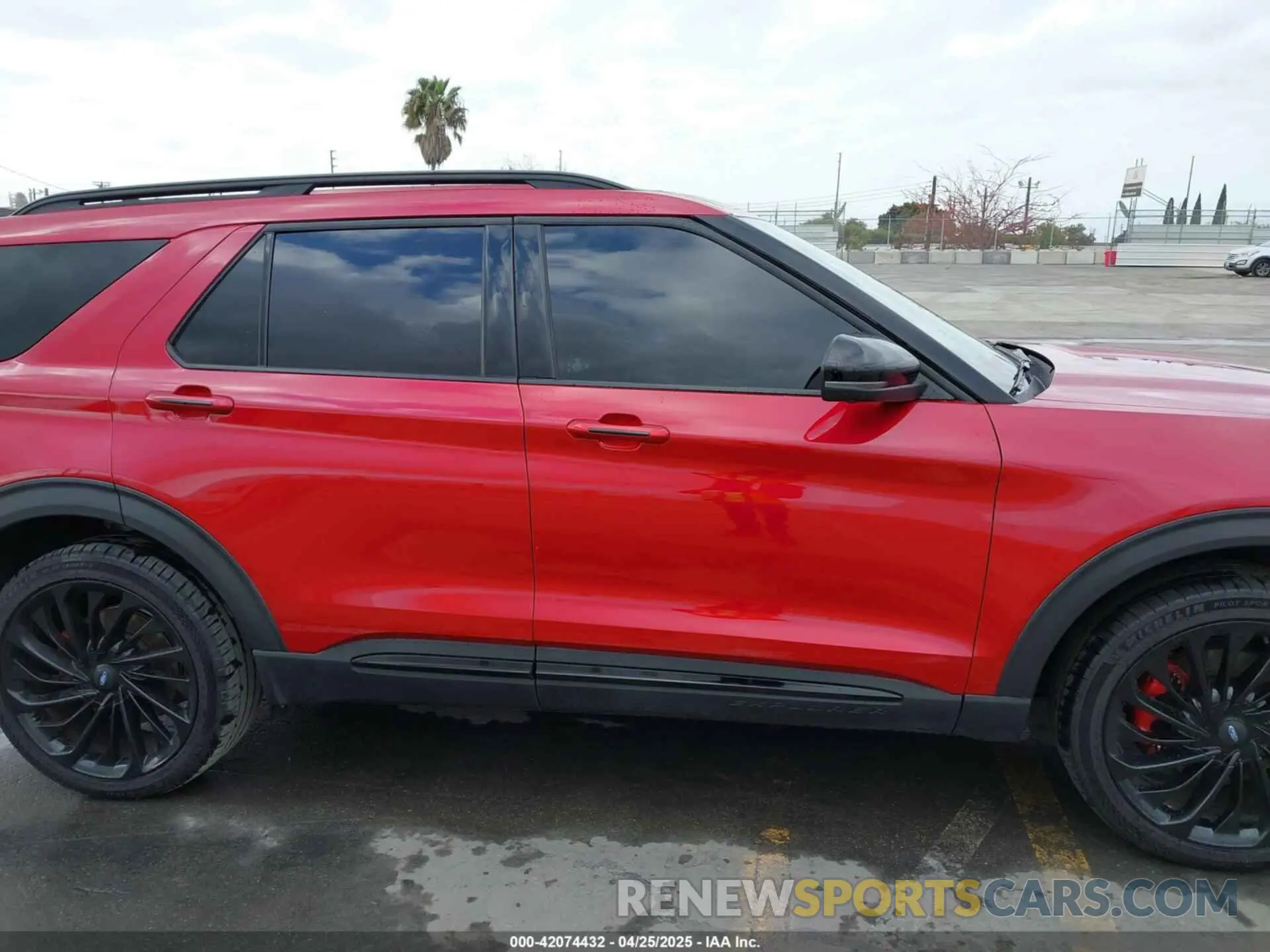 13 Photograph of a damaged car 1FM5K8GC8PGA91594 FORD EXPLORER 2023