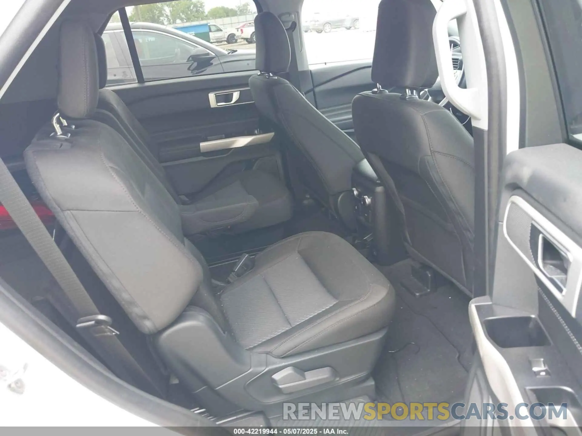 8 Photograph of a damaged car 1FMSK7DHXPGA02976 FORD EXPLORER 2023