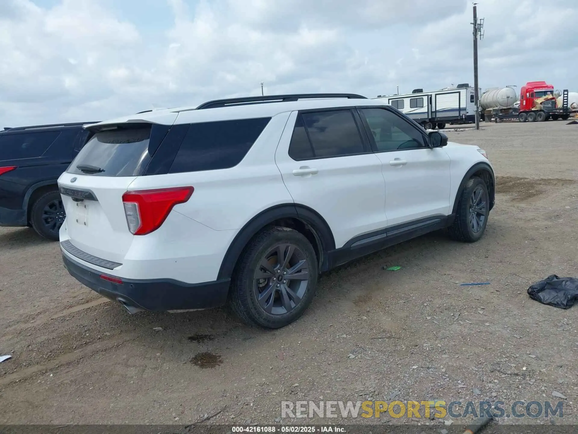 4 Photograph of a damaged car 1FMSK7DHXPGA50879 FORD EXPLORER 2023