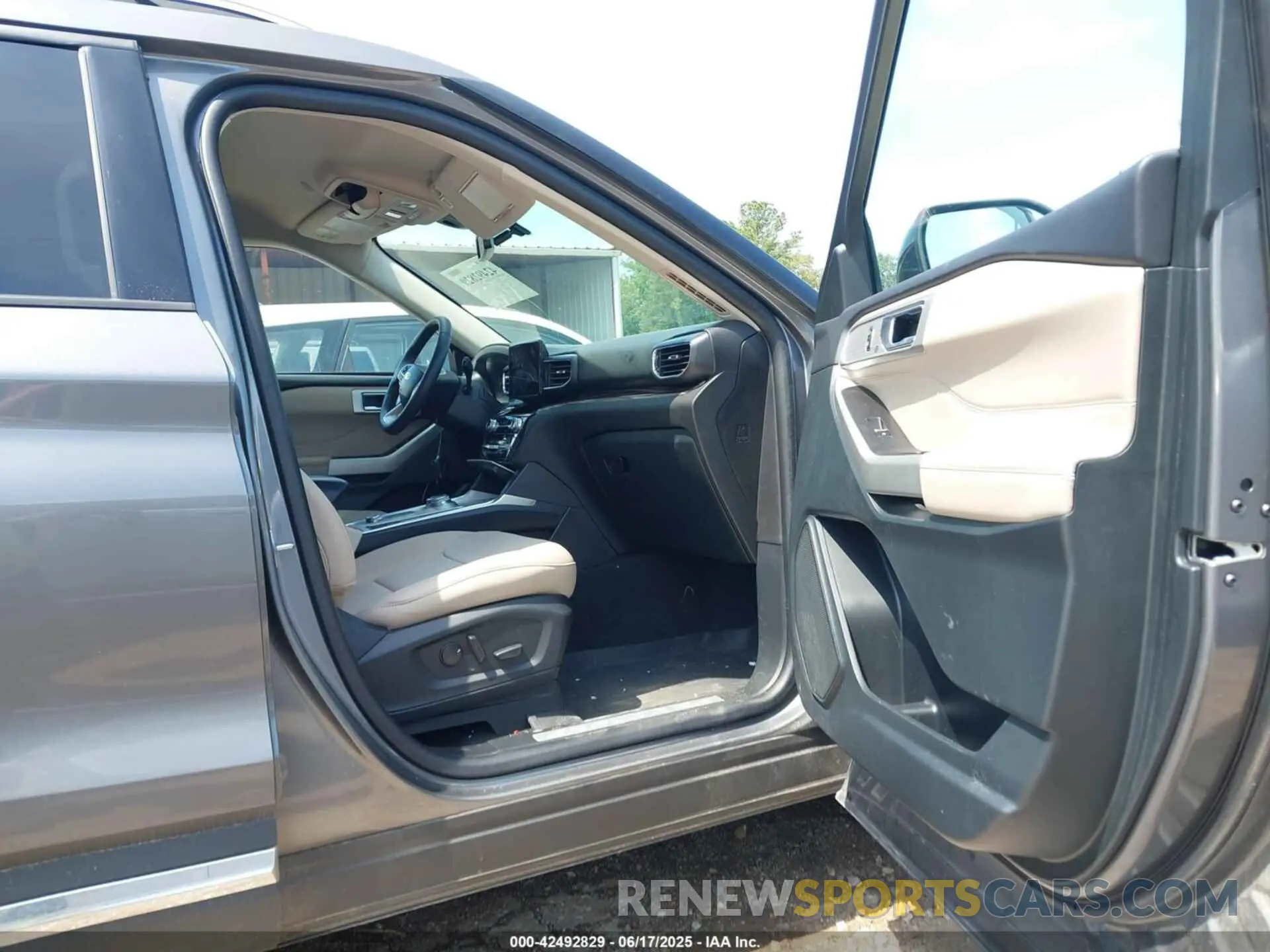 17 Photograph of a damaged car 1FMSK8FH1PGC15205 FORD EXPLORER 2023