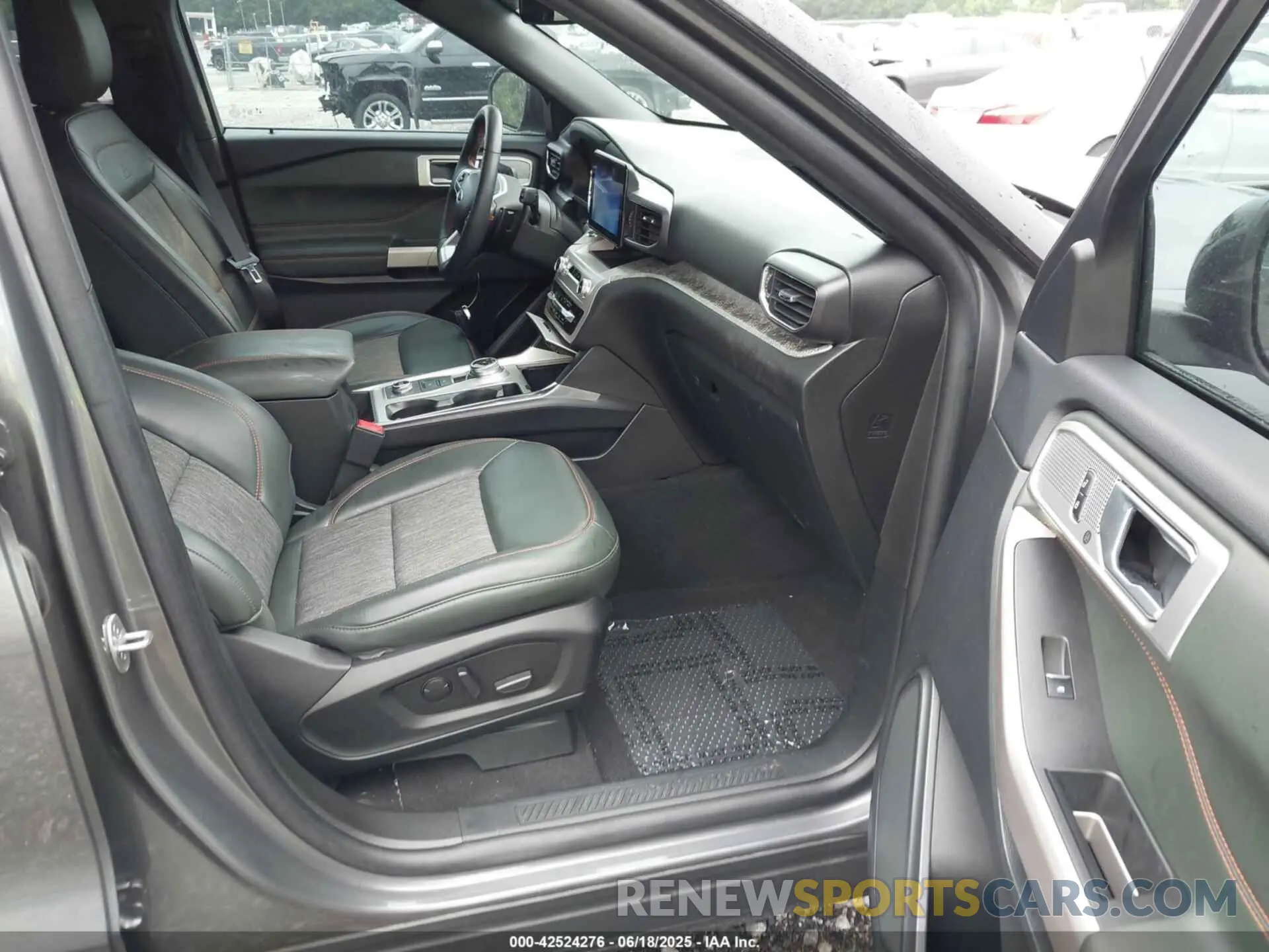 5 Photograph of a damaged car 1FMSK8JHXPGB04370 FORD EXPLORER 2023