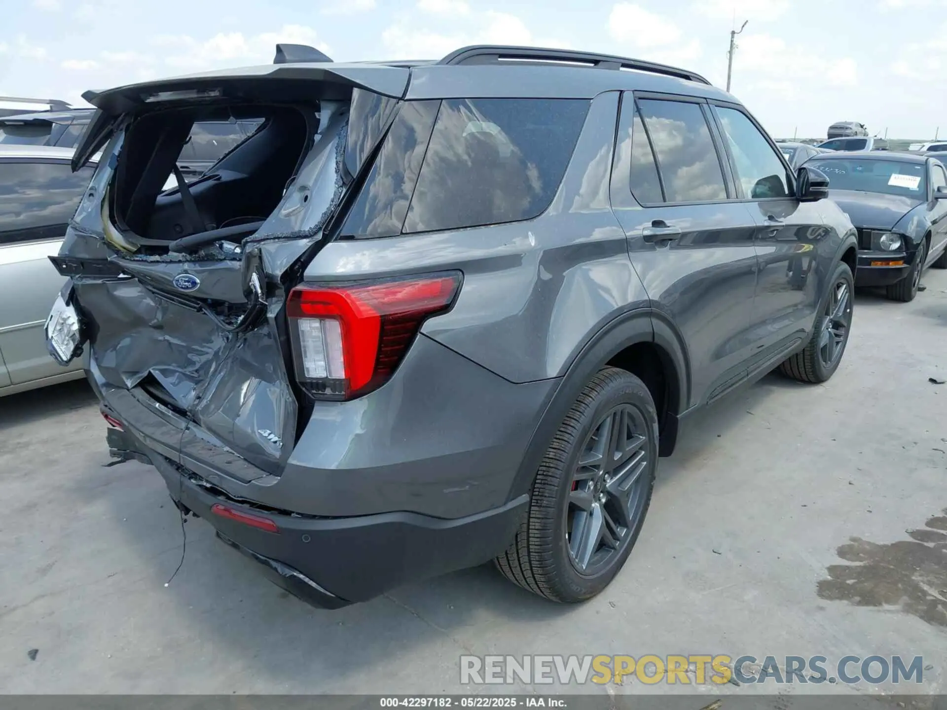 4 Photograph of a damaged car 1FMUK8KH7SGB65580 FORD EXPLORER 2025