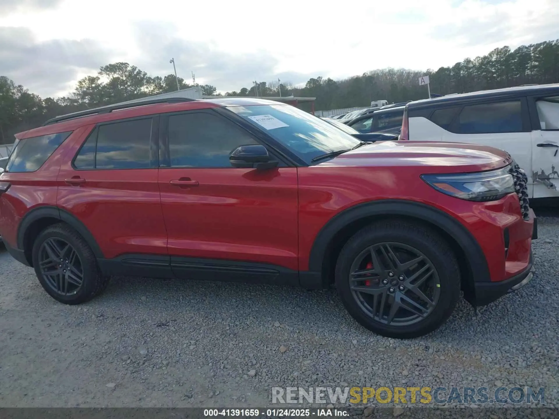13 Photograph of a damaged car 1FMWK8GC4SGB27021 FORD EXPLORER 2025