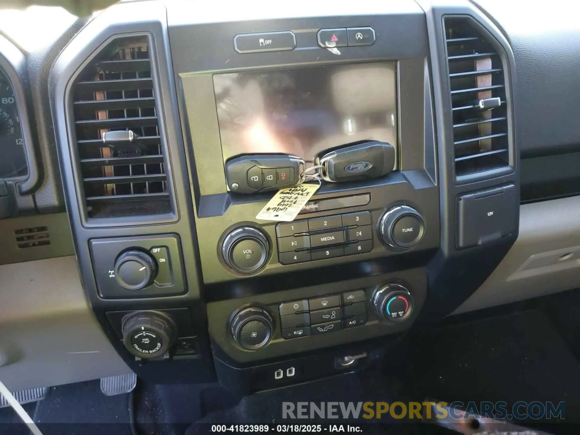 11 Photograph of a damaged car 1FTEW1C4XKKE39092 FORD F-150 2019
