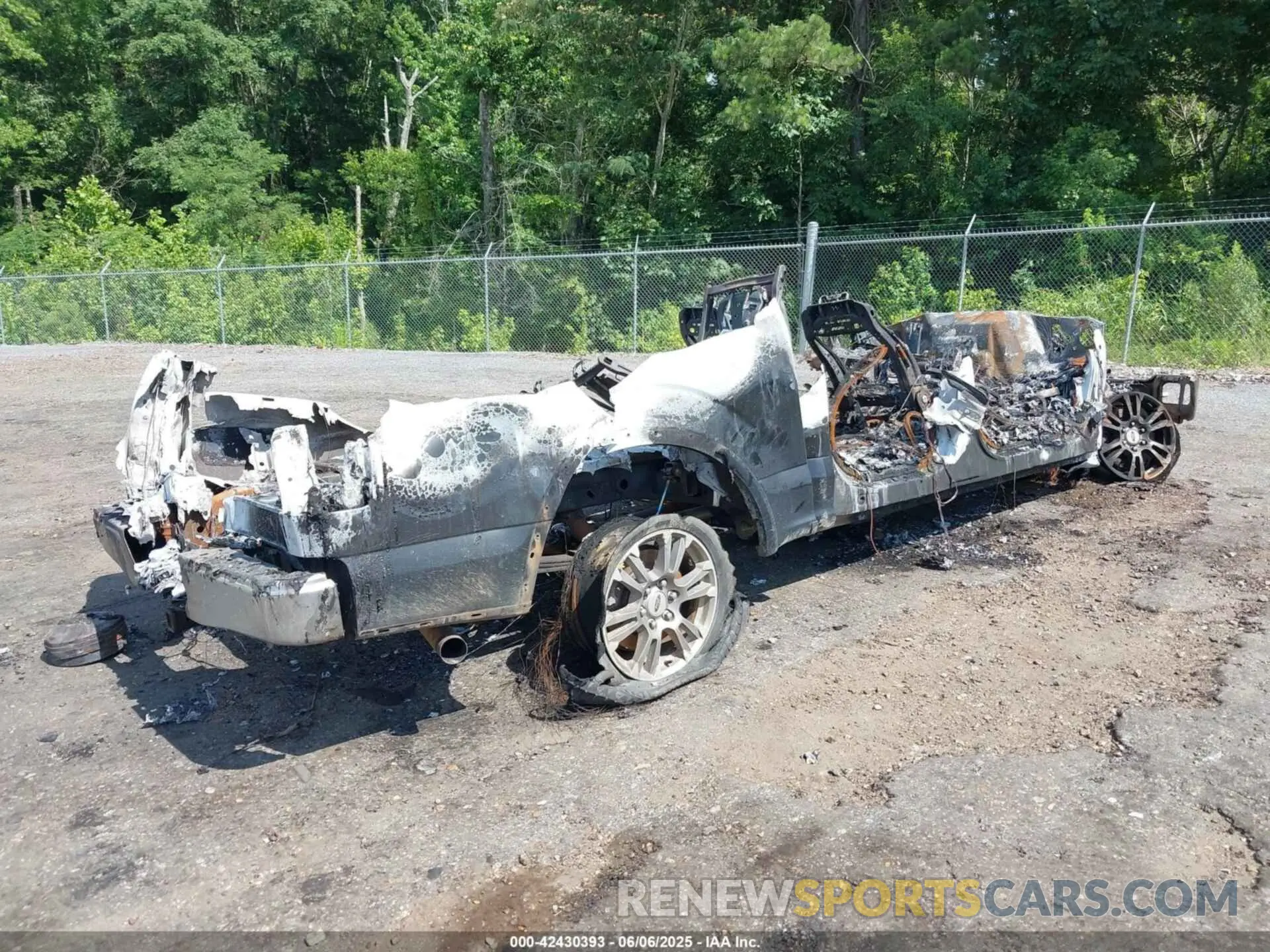 4 Photograph of a damaged car 1FTEW1C54KKC39706 FORD F-150 2019