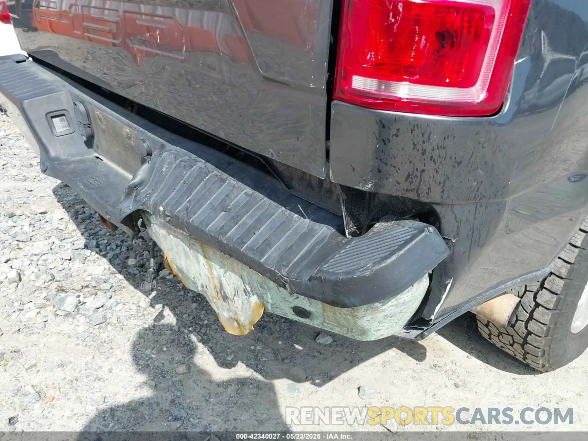 17 Photograph of a damaged car 1FTEW1C59KFD35078 FORD F-150 2019