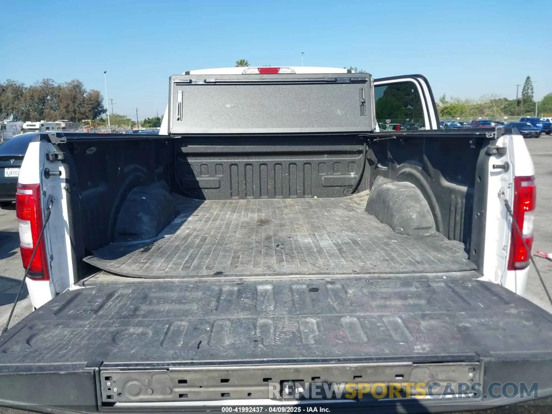 19 Photograph of a damaged car 1FTEW1C59KKE70231 FORD F-150 2019