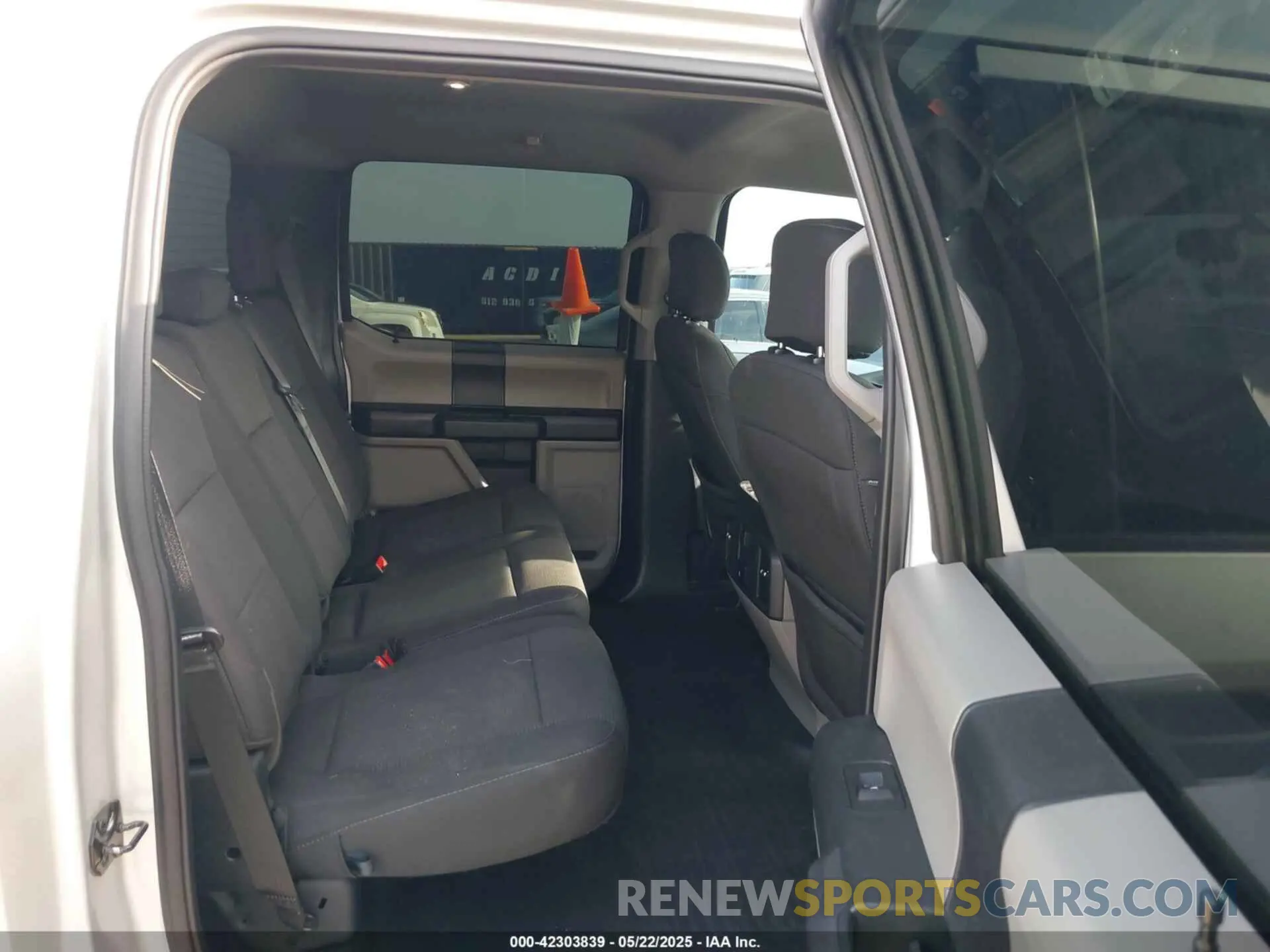 8 Photograph of a damaged car 1FTEW1C59KKE91712 FORD F-150 2019