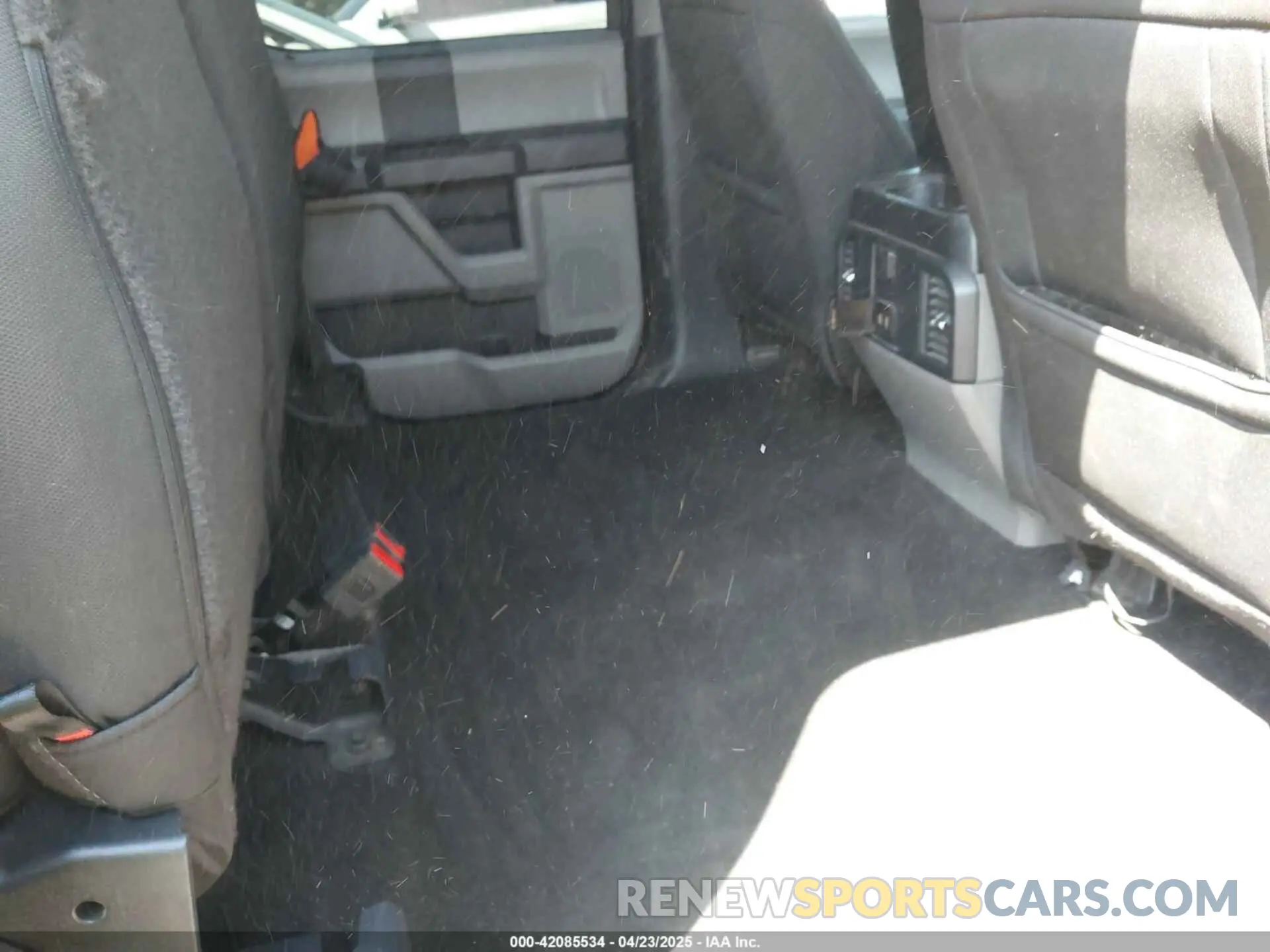 8 Photograph of a damaged car 1FTEW1CP5KKD12325 FORD F-150 2019