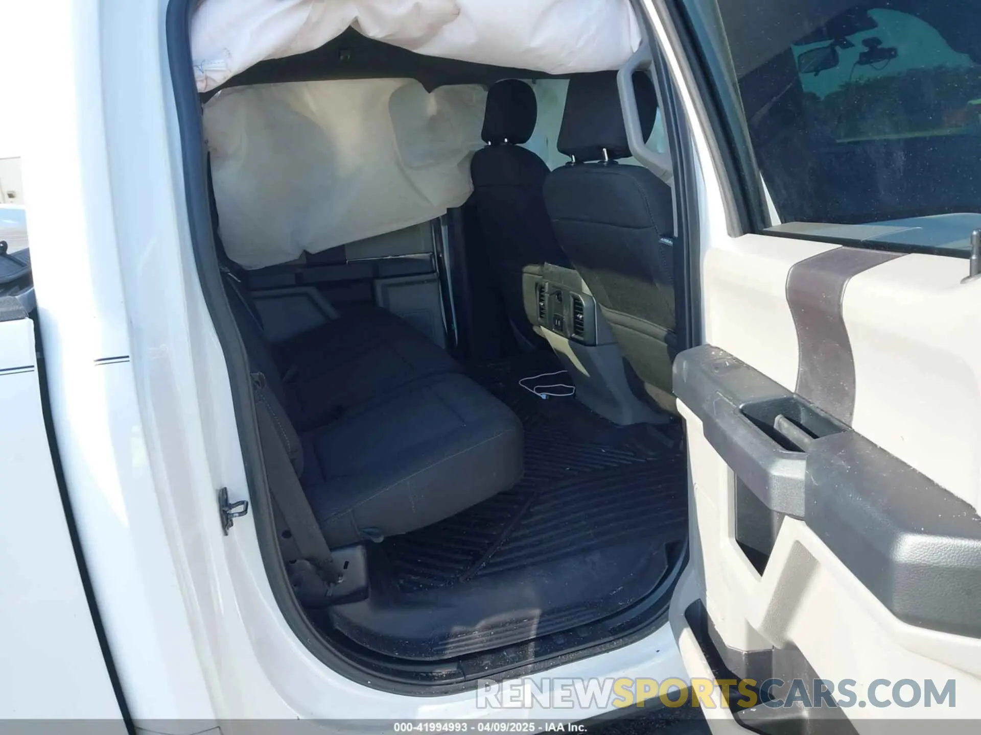 8 Photograph of a damaged car 1FTEW1CP9KKC27035 FORD F-150 2019