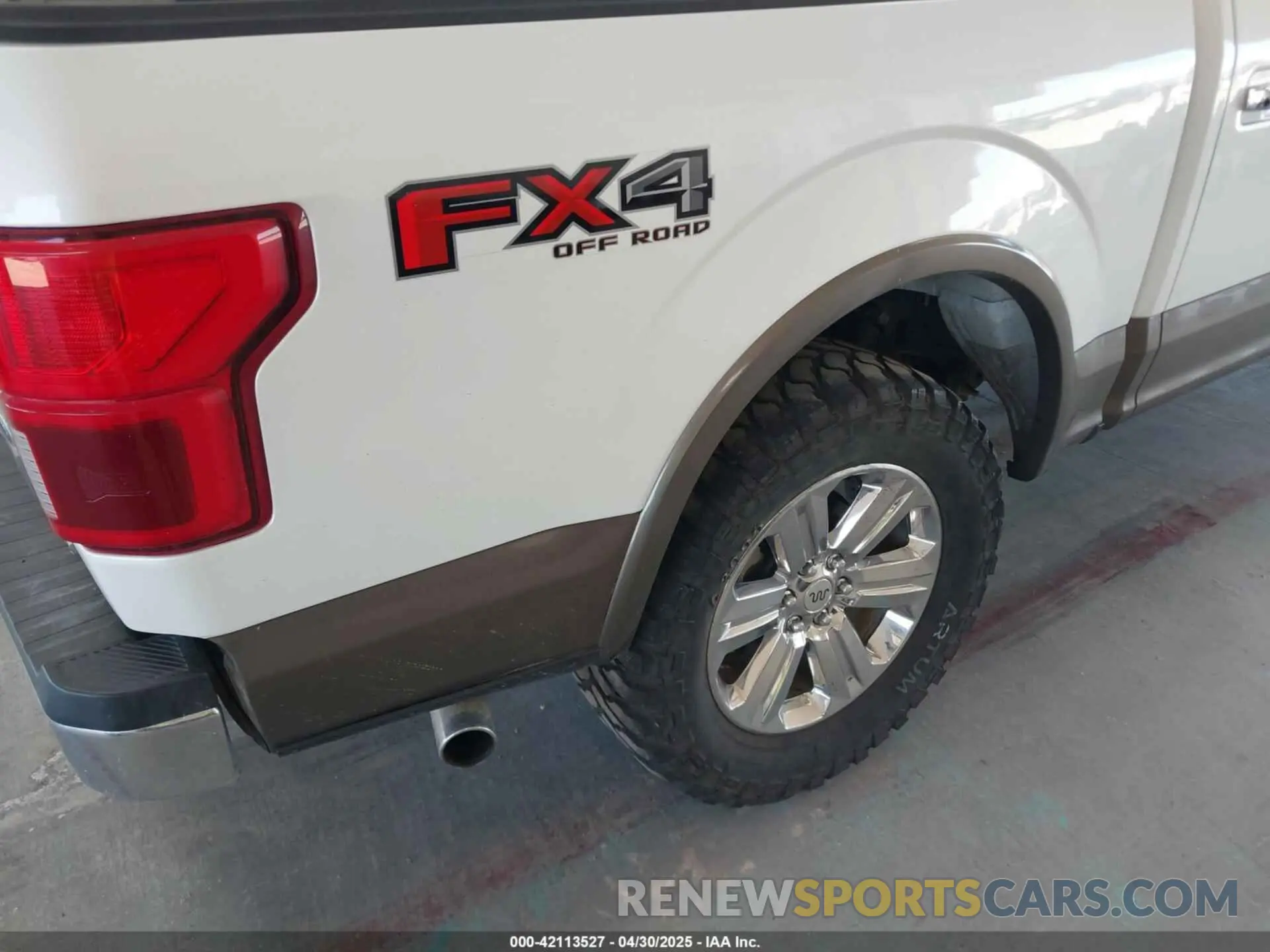 17 Photograph of a damaged car 1FTEW1E43KFB11986 FORD F-150 2019