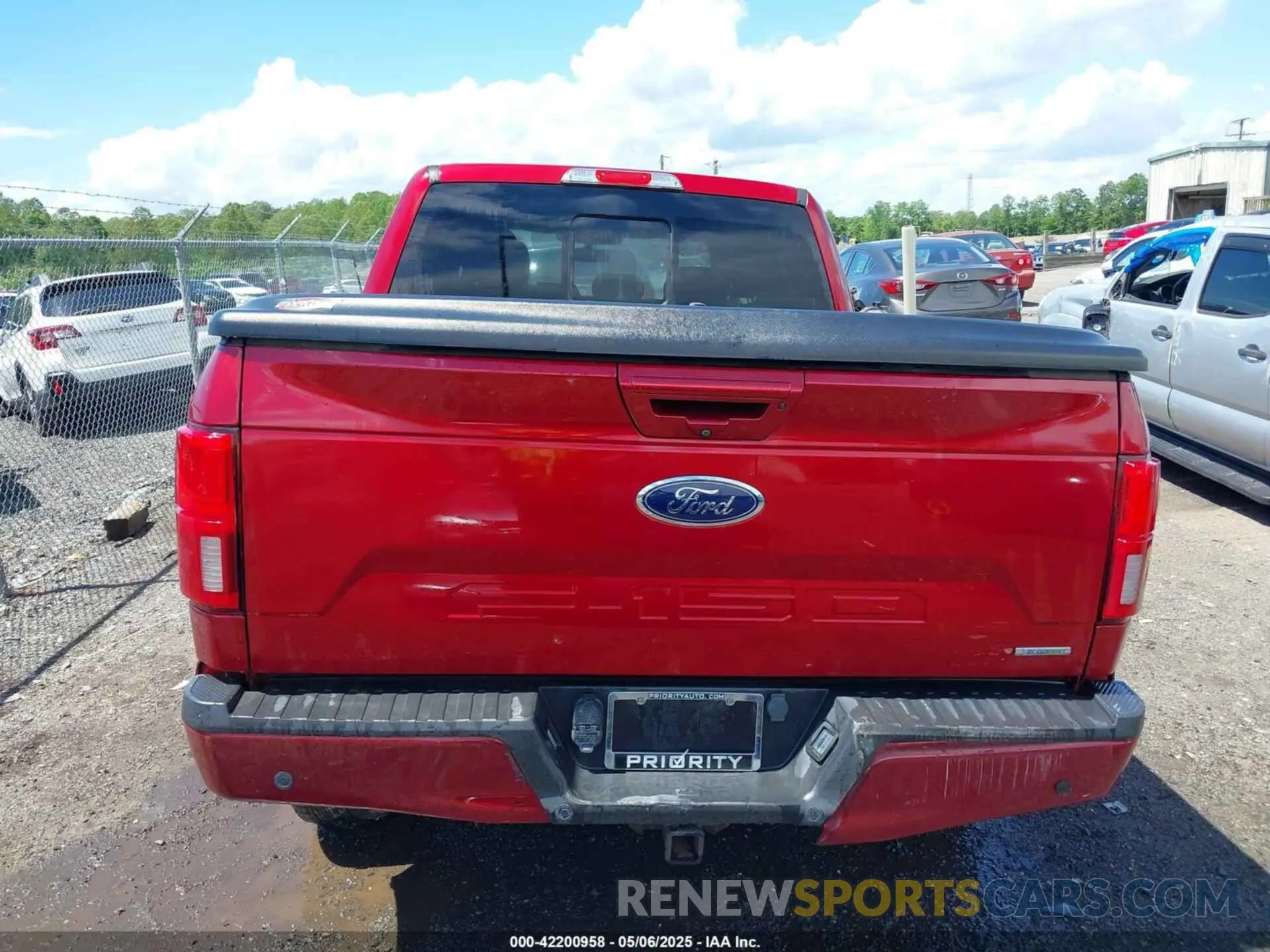 17 Photograph of a damaged car 1FTEW1E43KFB75154 FORD F-150 2019