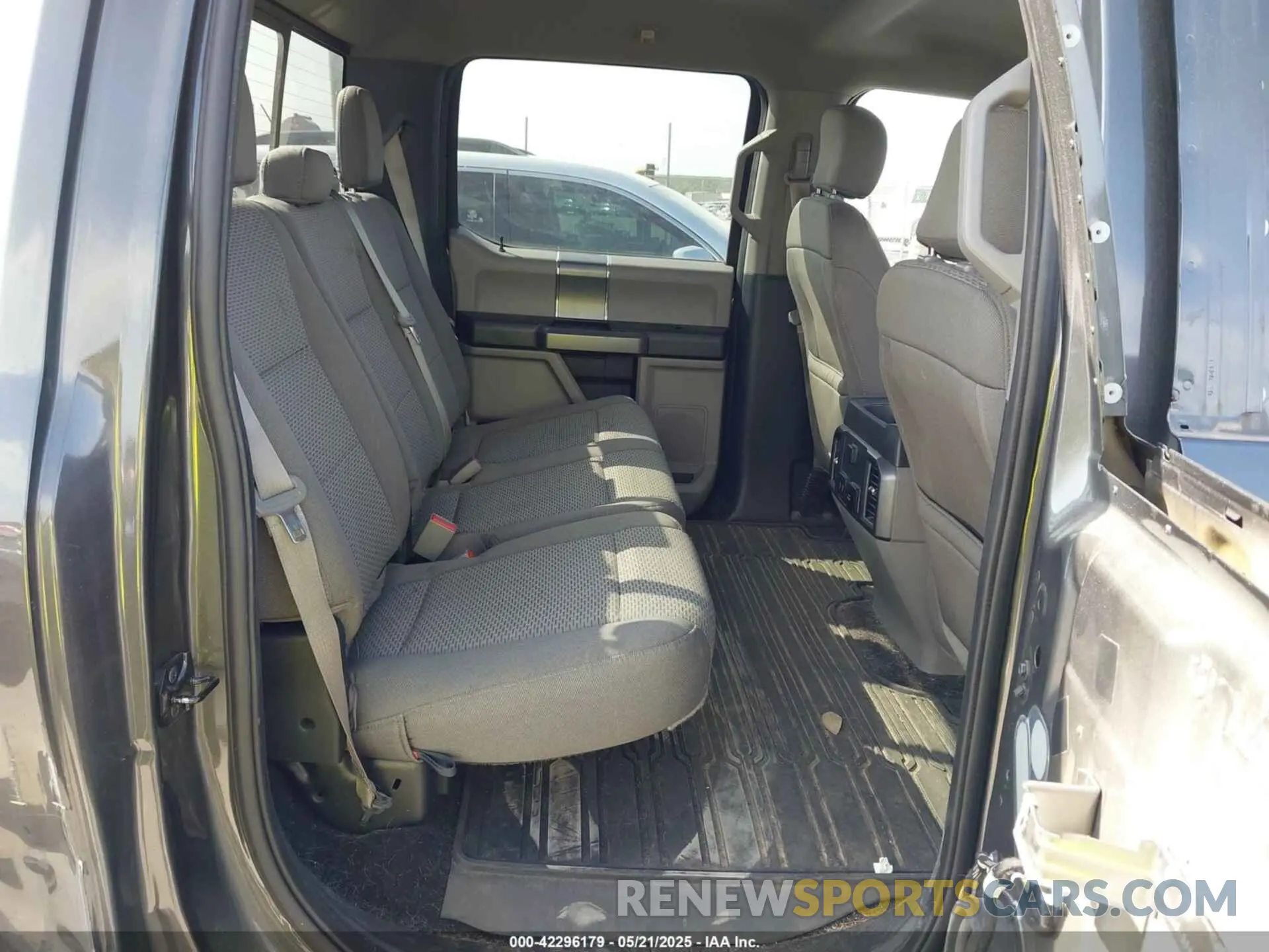 8 Photograph of a damaged car 1FTEW1E46KKF26646 FORD F-150 2019