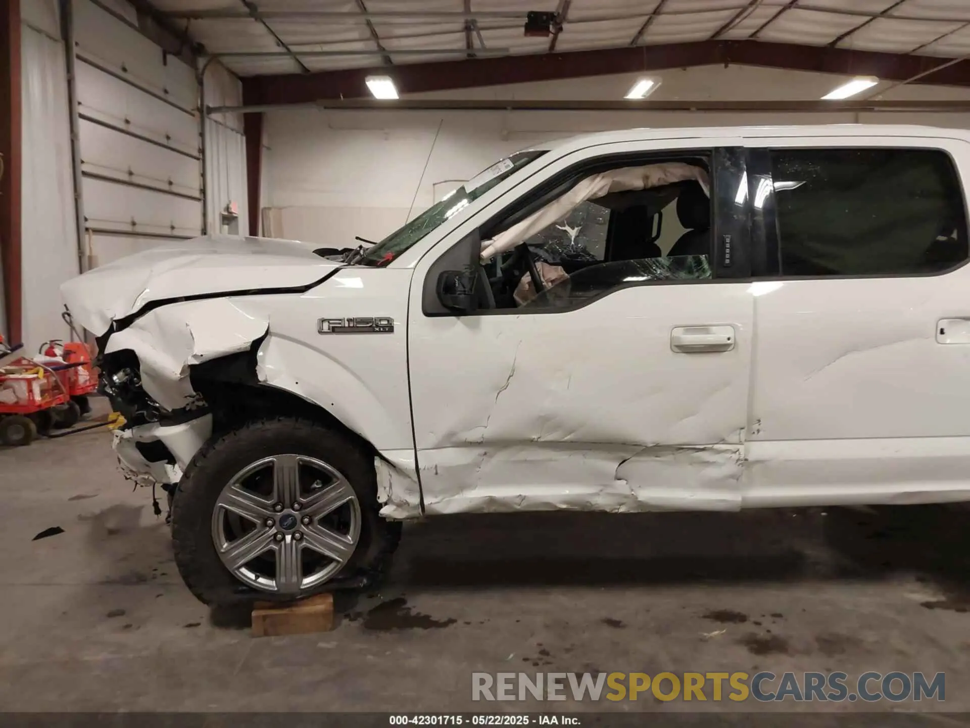 17 Photograph of a damaged car 1FTEW1E49KFB73215 FORD F-150 2019