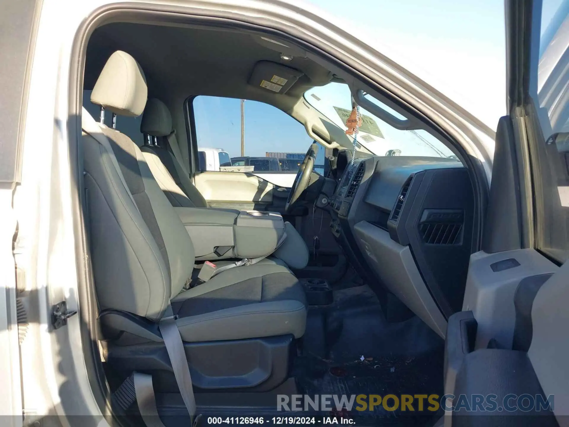 5 Photograph of a damaged car 1FTEW1E55KFD27671 FORD F-150 2019
