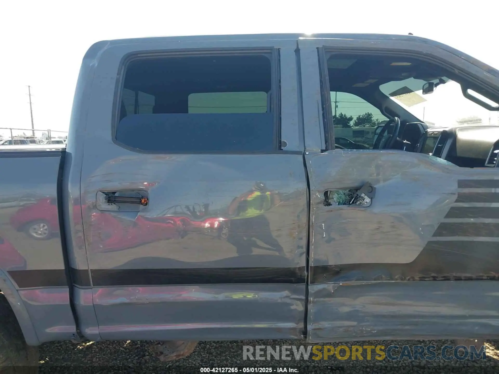 17 Photograph of a damaged car 1FTEW1E56KFB06998 FORD F-150 2019