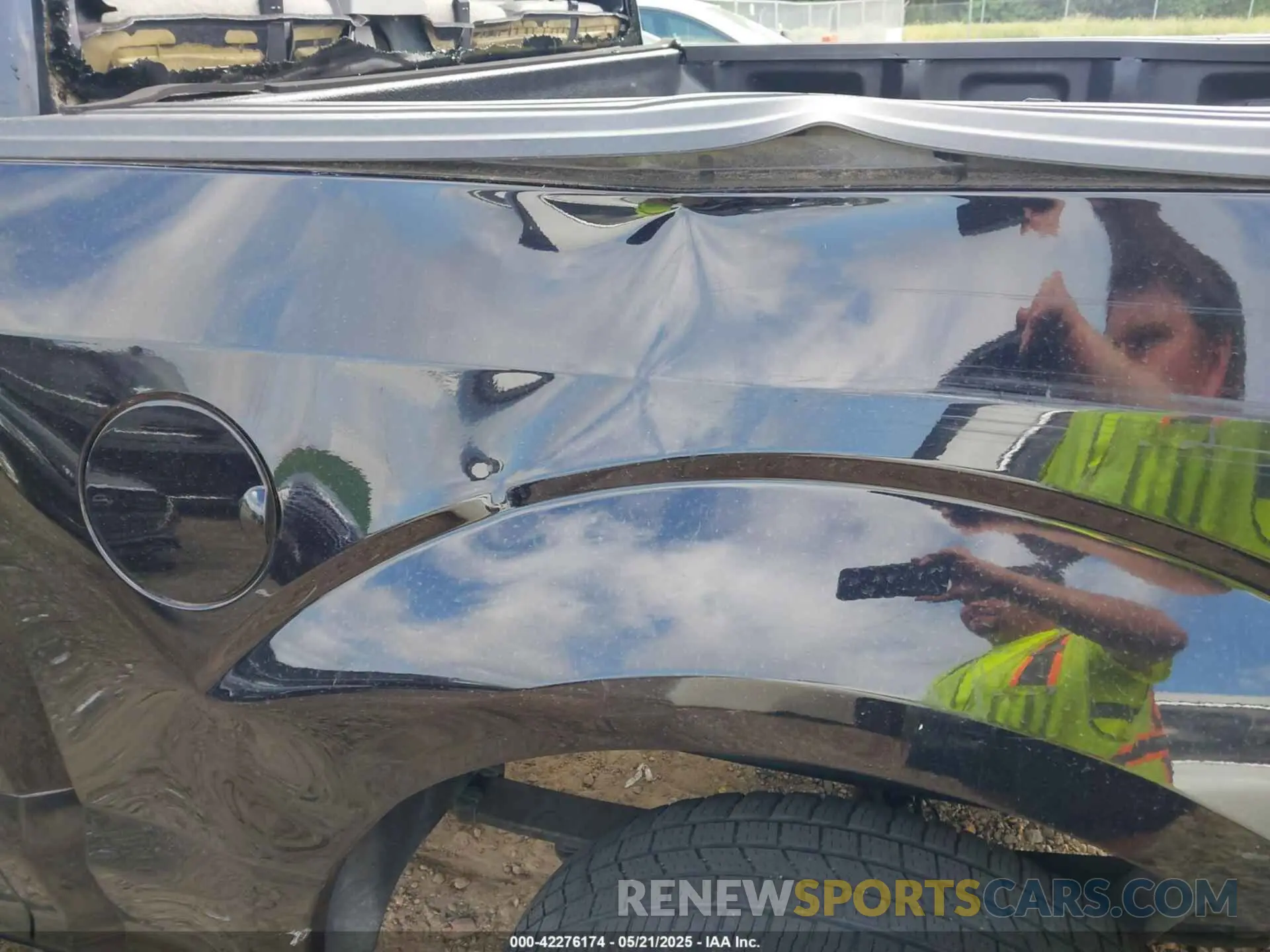 17 Photograph of a damaged car 1FTEW1E57KKC40393 FORD F-150 2019