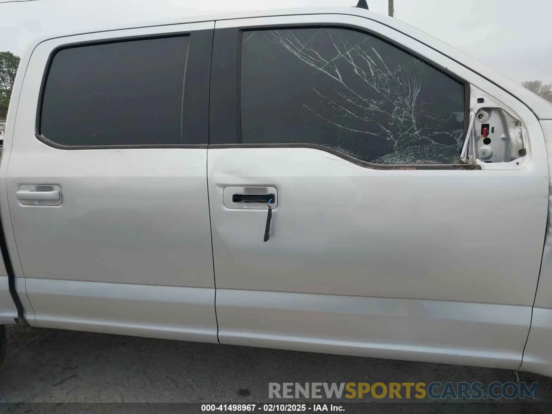 13 Photograph of a damaged car 1FTEW1E59KFC48276 FORD F-150 2019