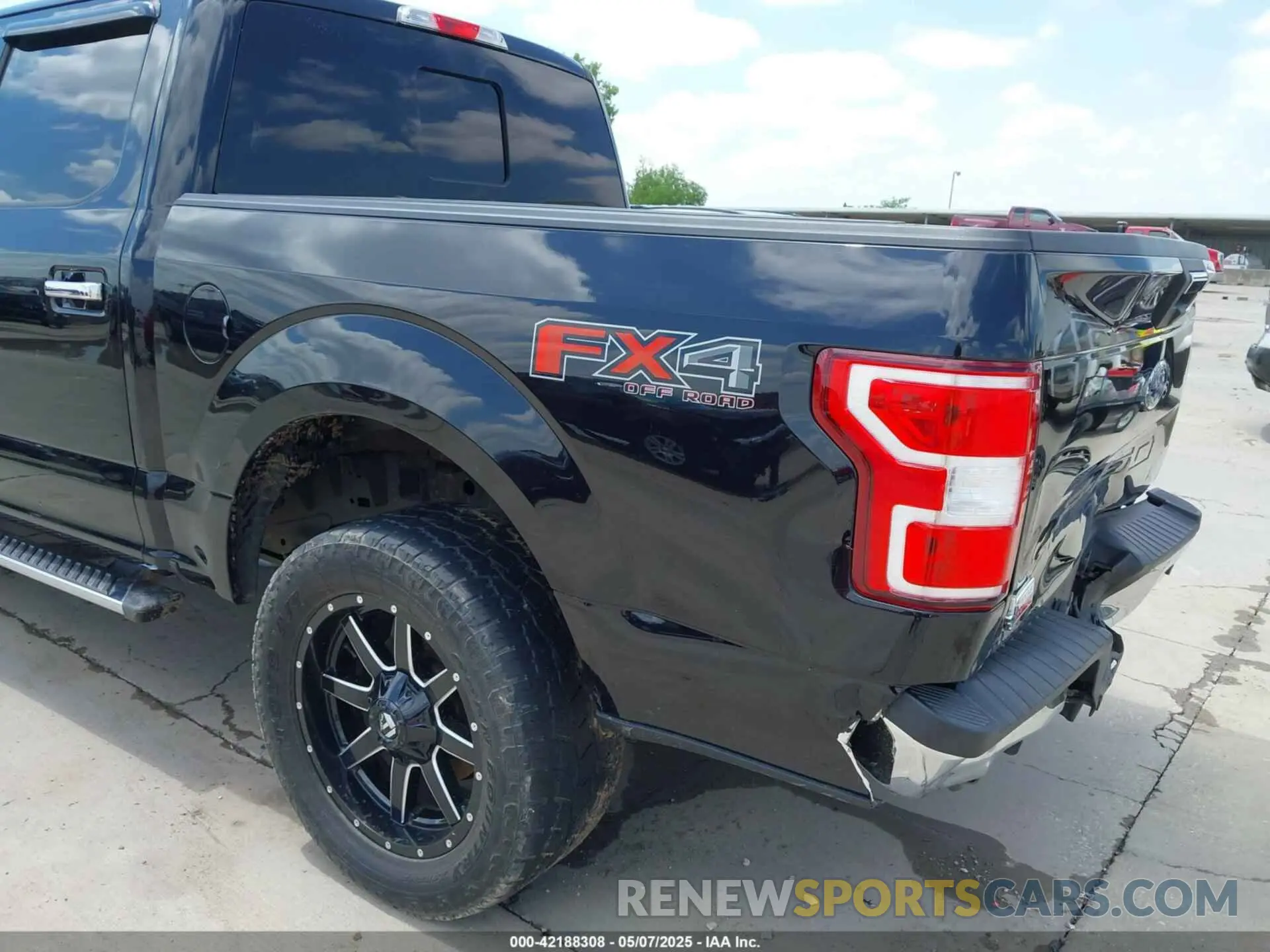 18 Photograph of a damaged car 1FTEW1E59KKE90346 FORD F-150 2019
