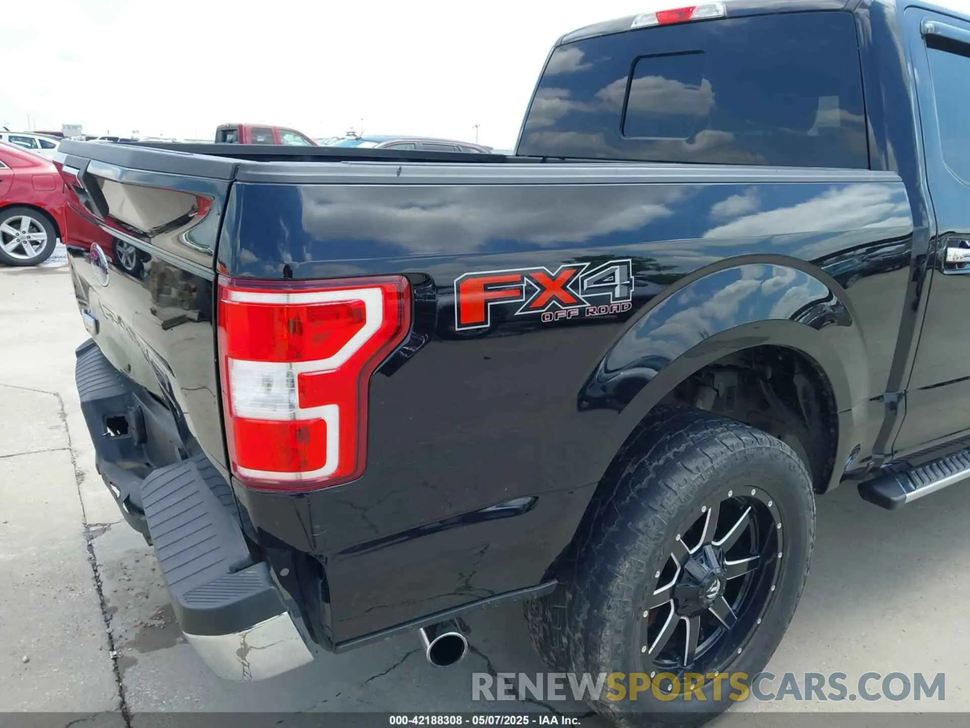 19 Photograph of a damaged car 1FTEW1E59KKE90346 FORD F-150 2019