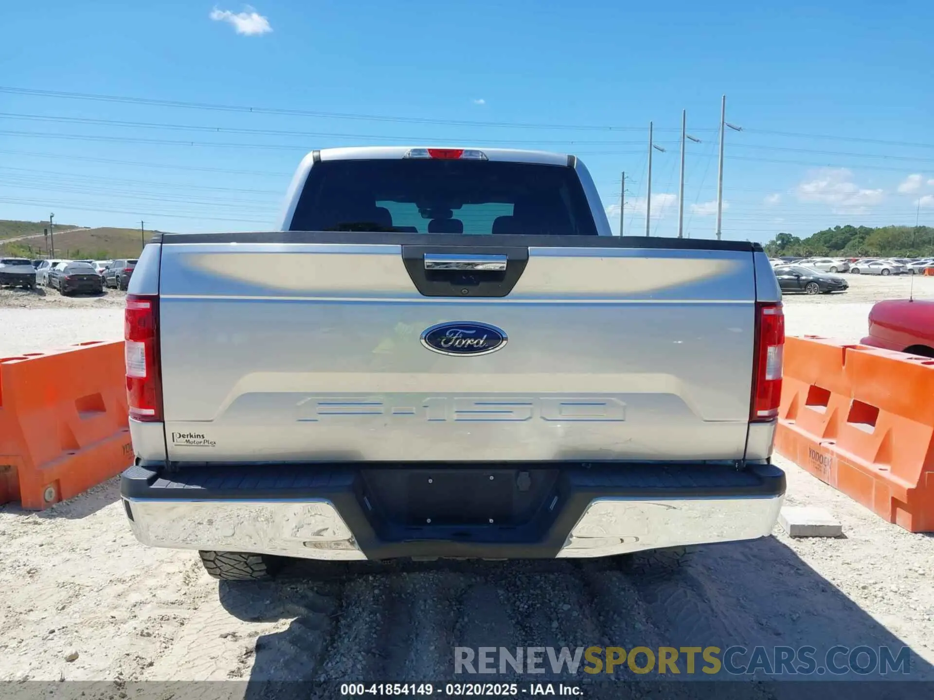 17 Photograph of a damaged car 1FTEW1E5XKFB46873 FORD F-150 2019