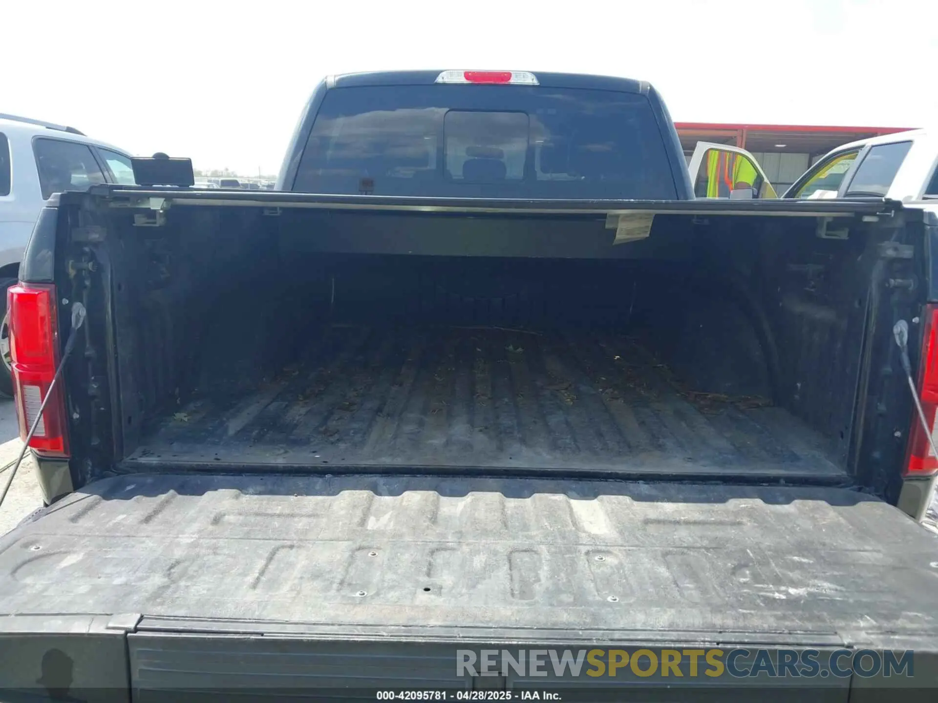 17 Photograph of a damaged car 1FTEW1EP0KFB40713 FORD F-150 2019