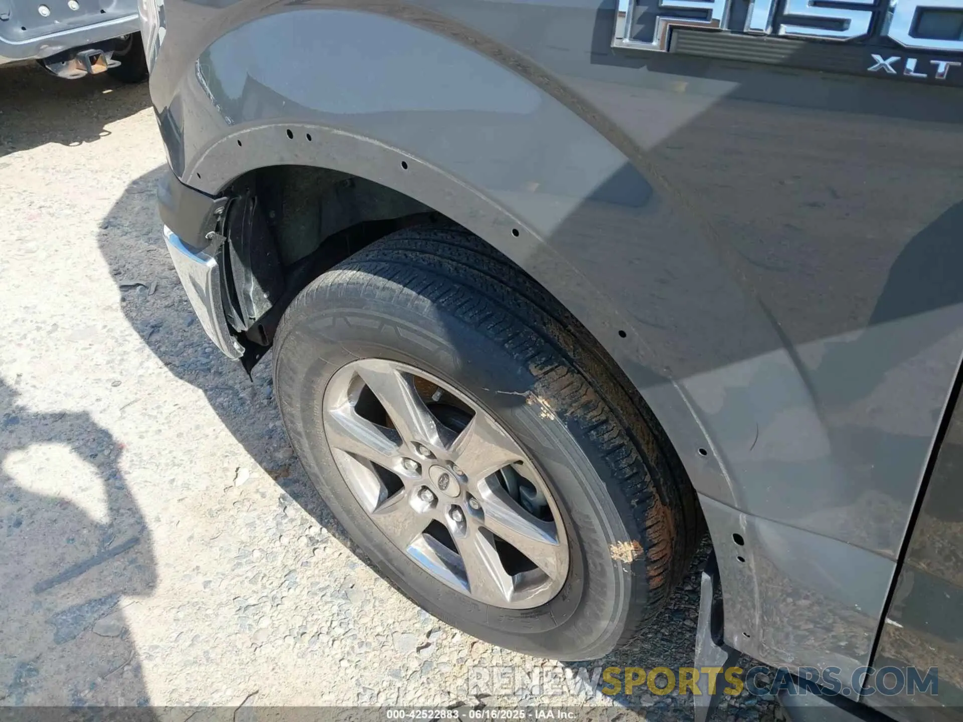 18 Photograph of a damaged car 1FTEX1CB8KKD31775 FORD F-150 2019