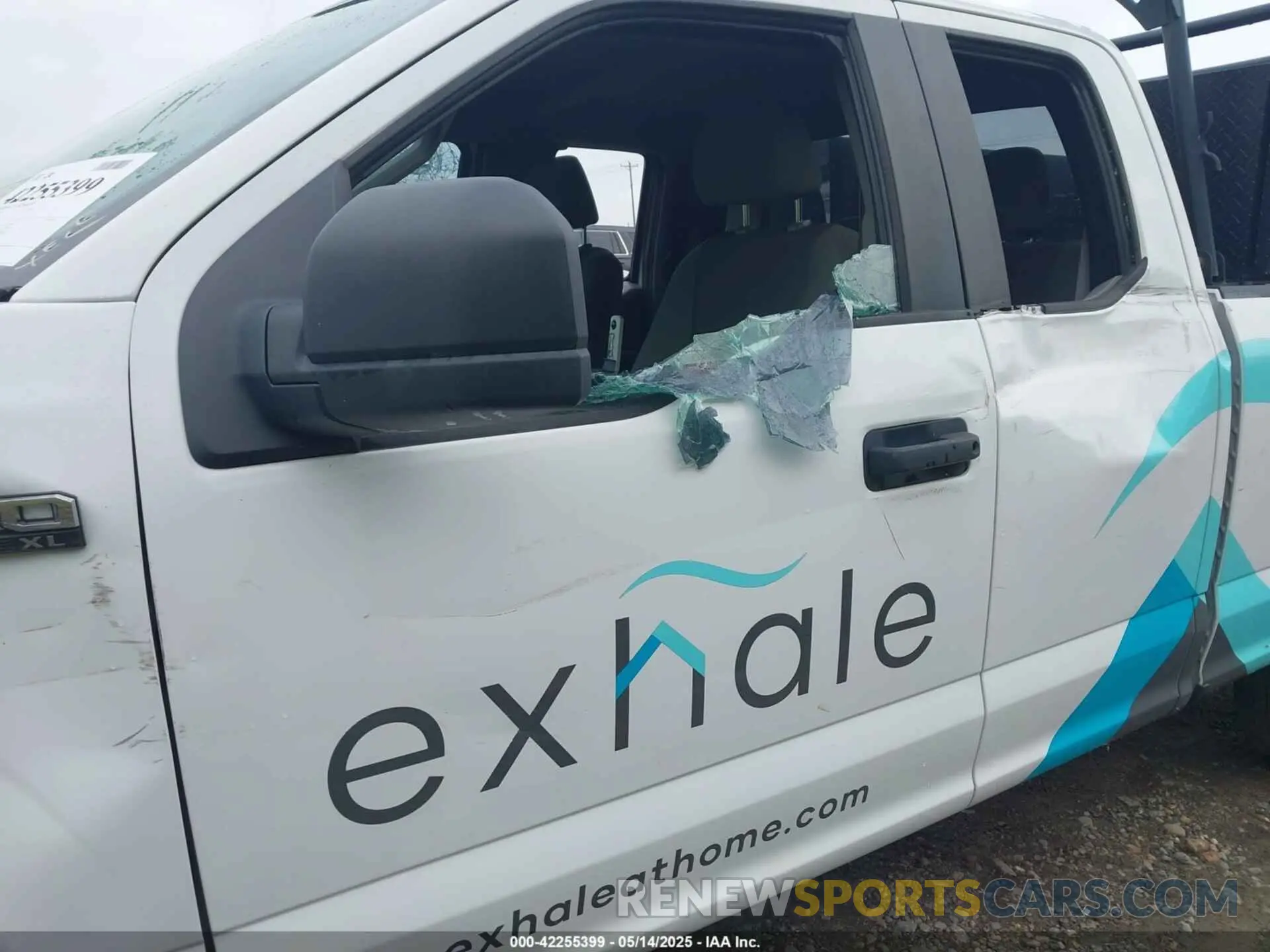 17 Photograph of a damaged car 1FTEX1EBXKKF10848 FORD F-150 2019