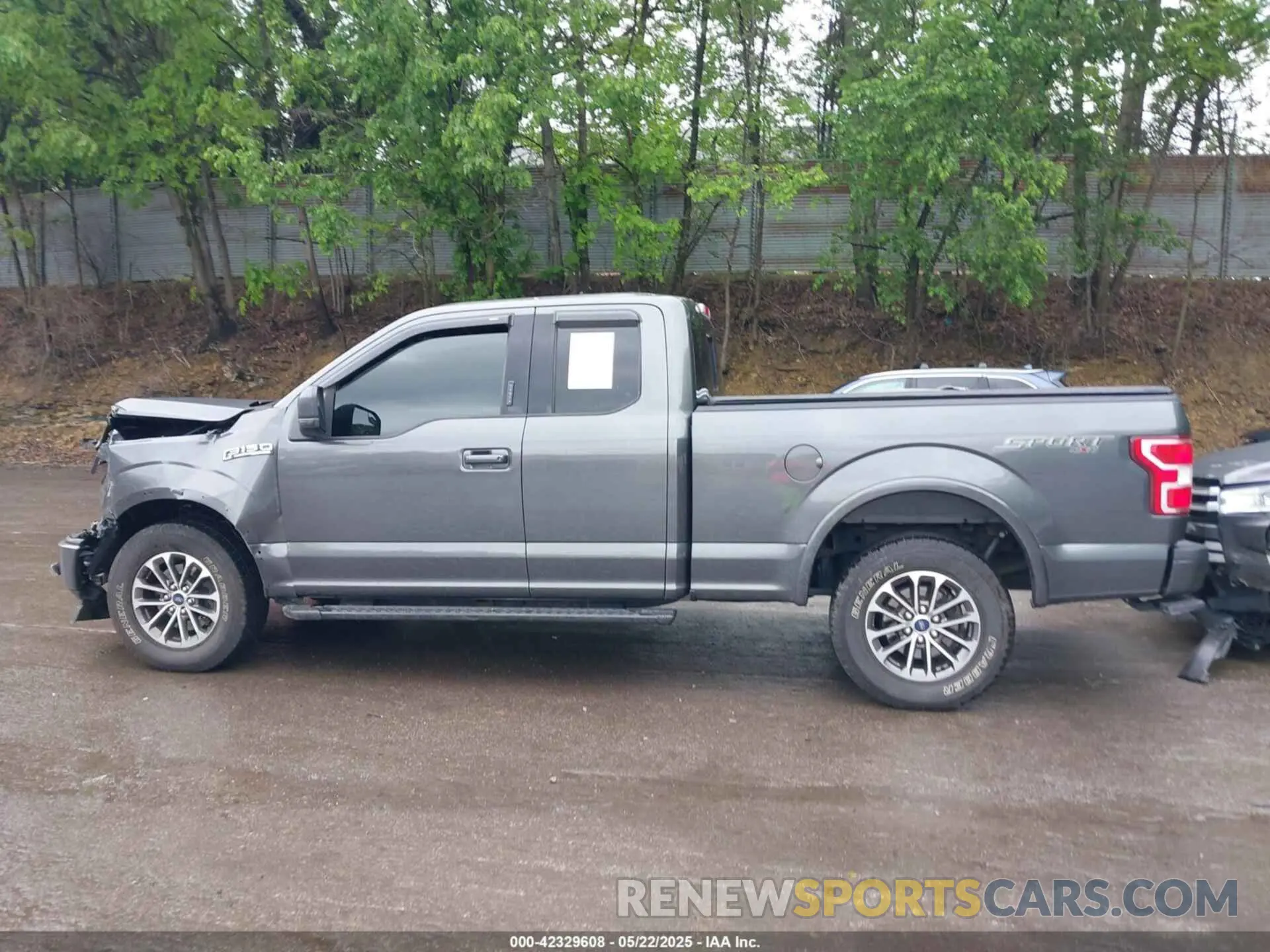 14 Photograph of a damaged car 1FTEX1EP1KFA77120 FORD F-150 2019