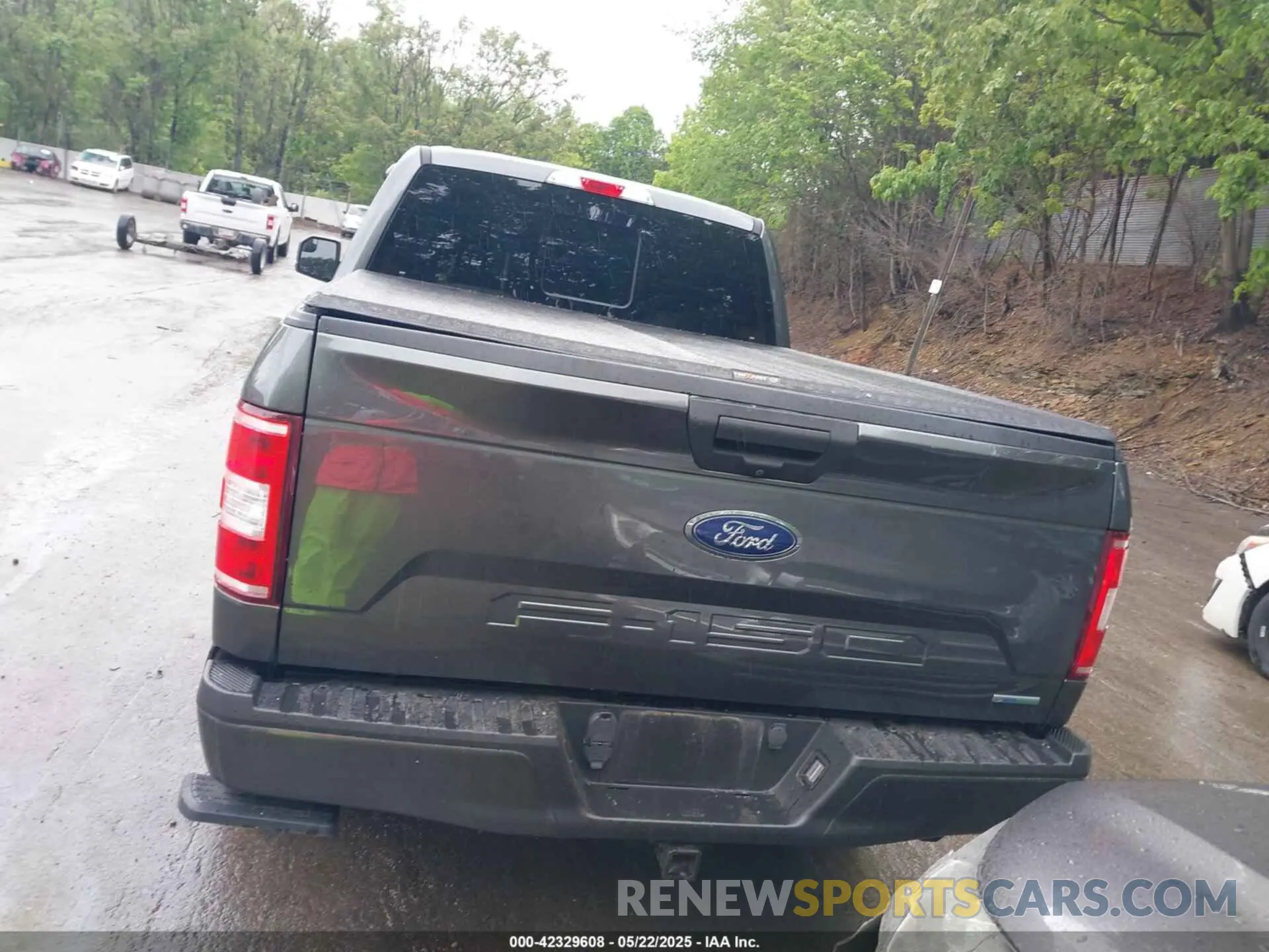 16 Photograph of a damaged car 1FTEX1EP1KFA77120 FORD F-150 2019