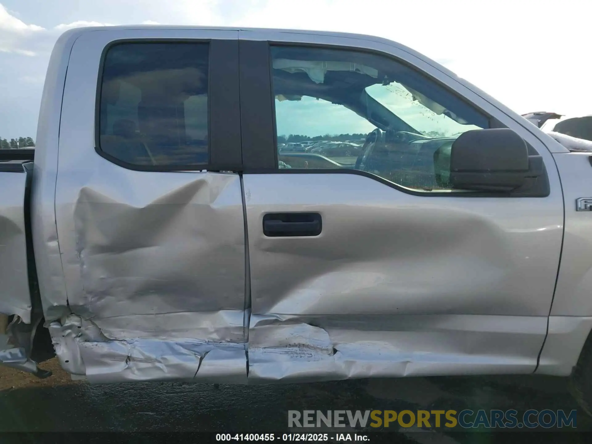12 Photograph of a damaged car 1FTEX1EP4KKC68943 FORD F-150 2019