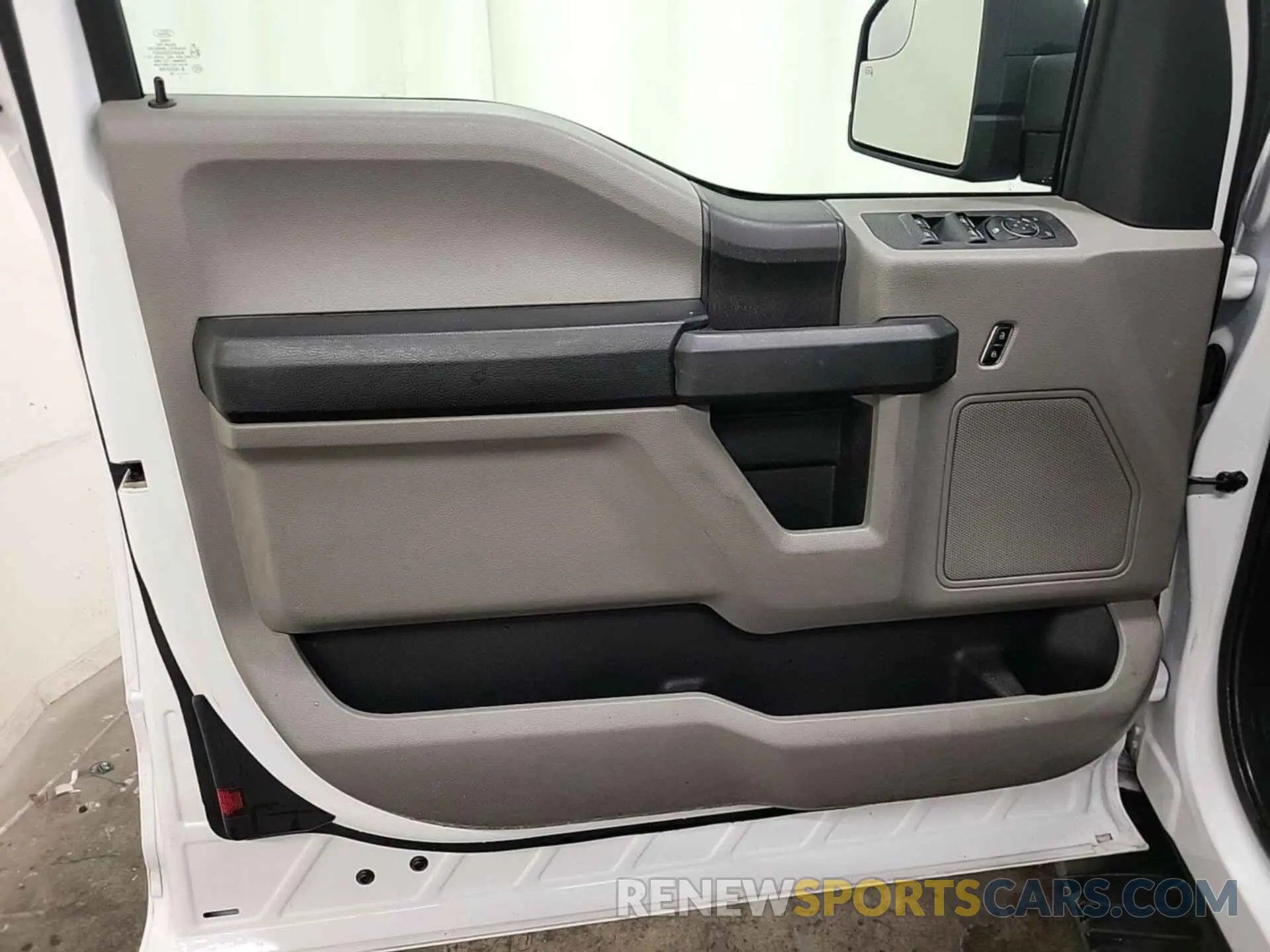 13 Photograph of a damaged car 1FTEX1EP8KKD58936 FORD F-150 2019
