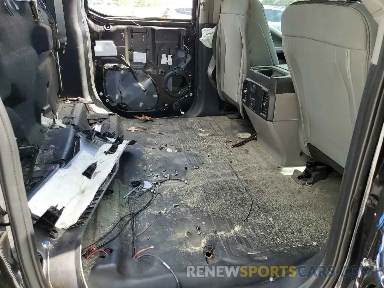 10 Photograph of a damaged car 1FTFW1E43KFB04489 FORD F-150 2019