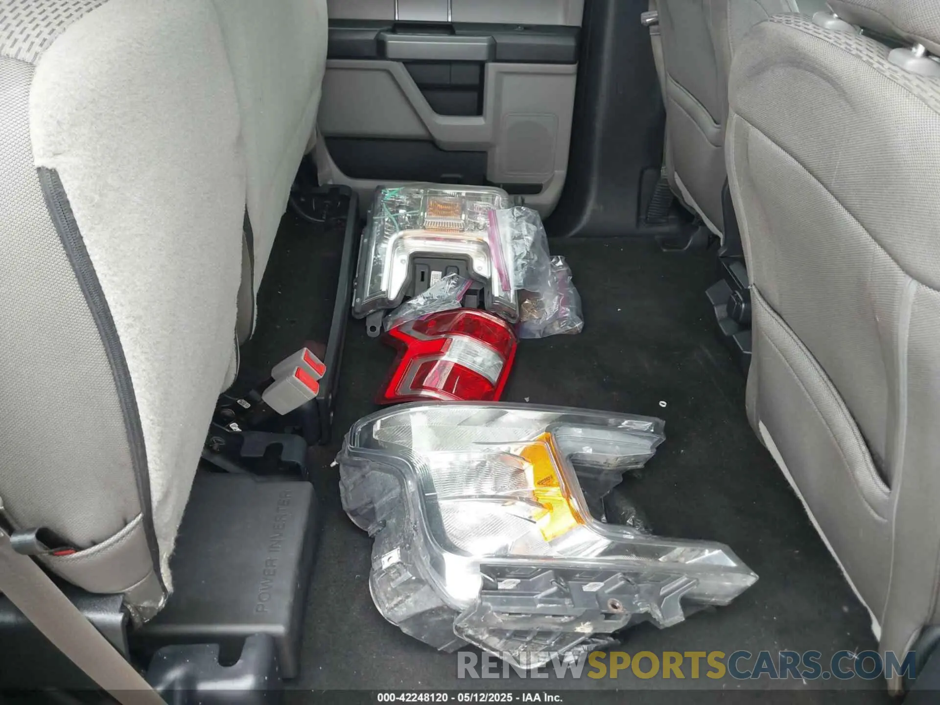 18 Photograph of a damaged car 1FTFW1E47KFB87666 FORD F-150 2019