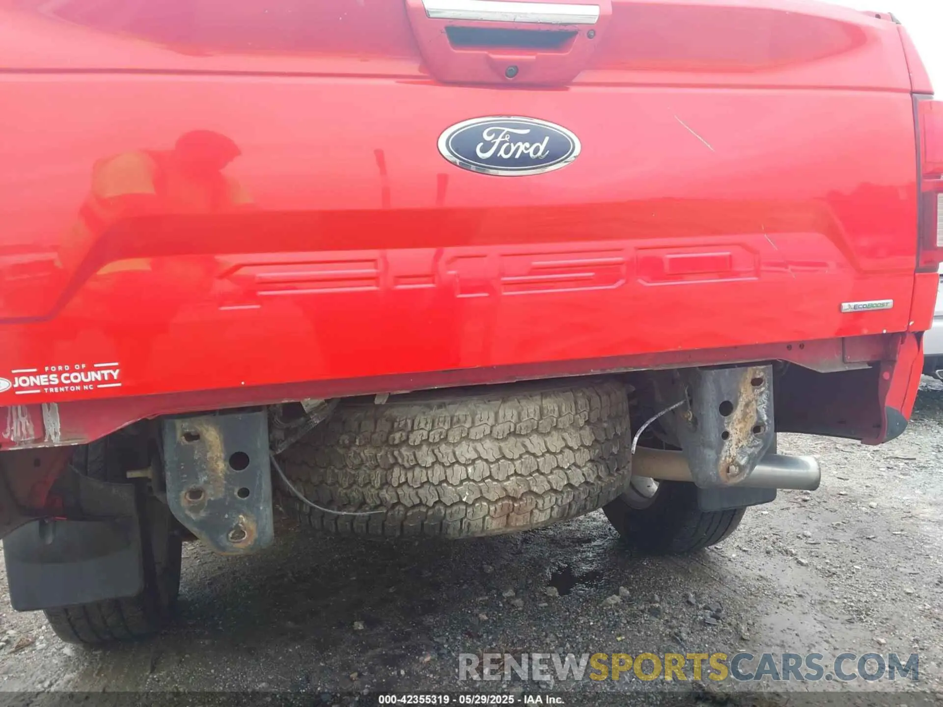 17 Photograph of a damaged car 1FTFW1E48KKC91994 FORD F-150 2019