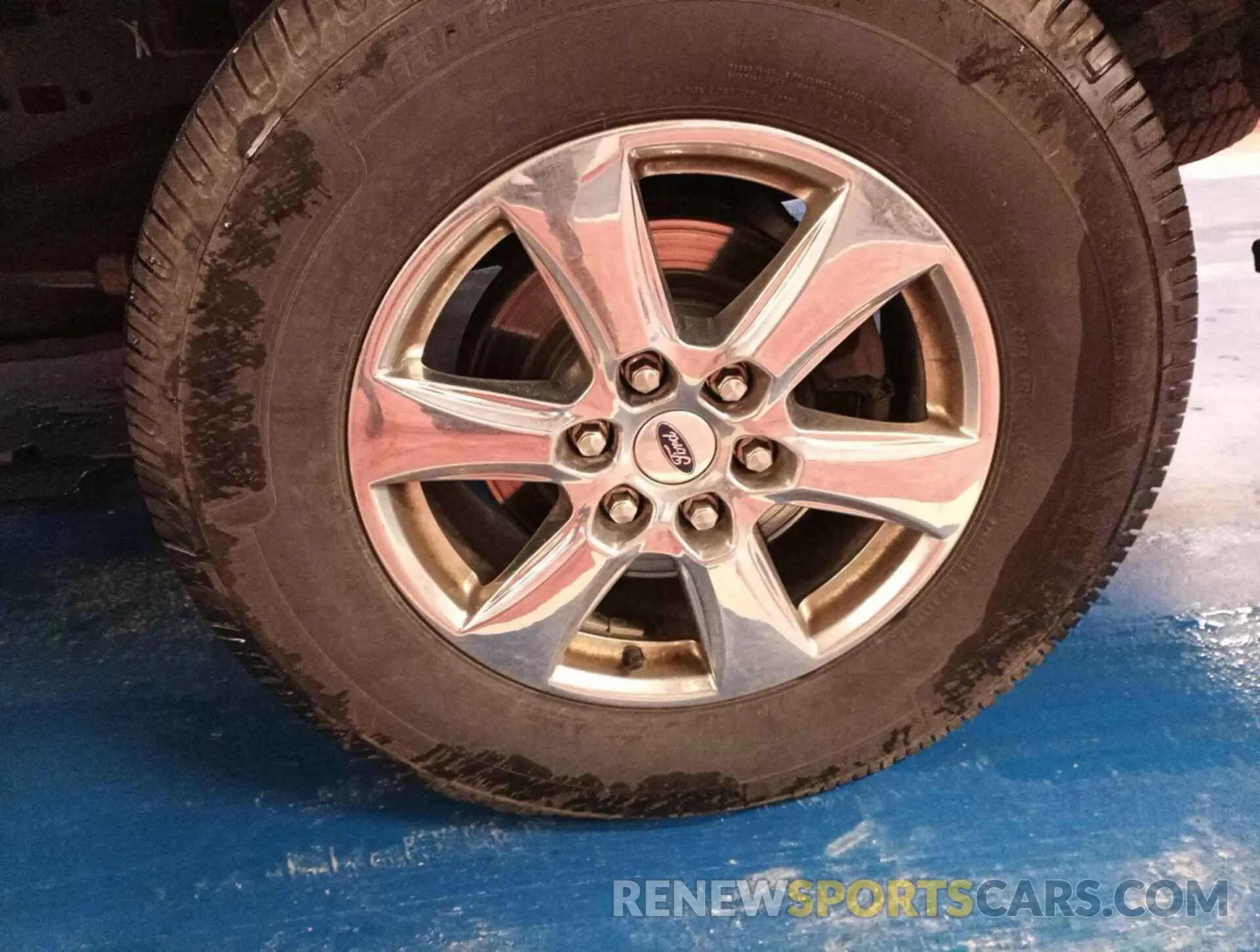 24 Photograph of a damaged car 1FTFW1E50KKD52053 FORD F-150 2019