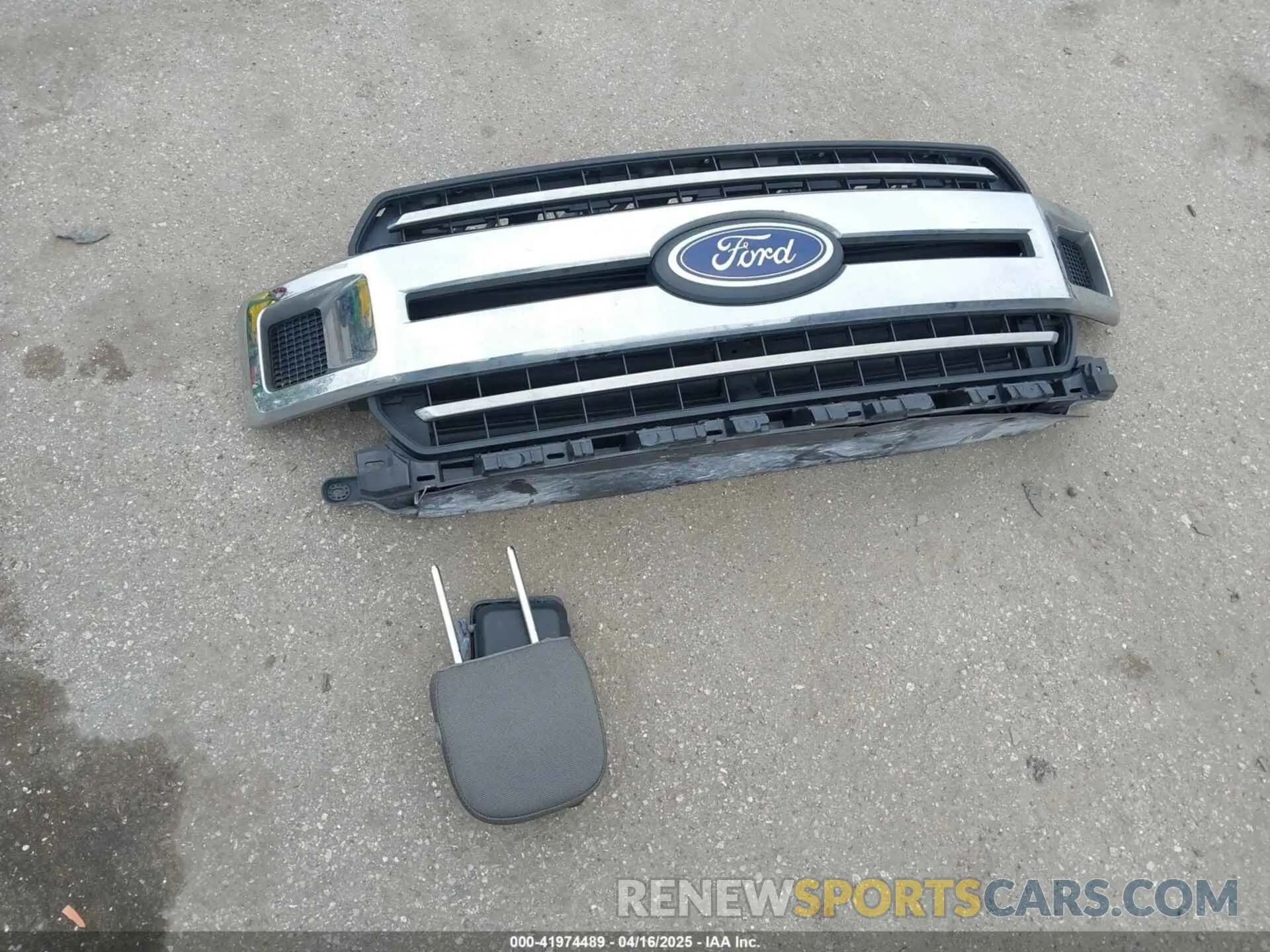 12 Photograph of a damaged car 1FTFW1E56KFB72035 FORD F-150 2019