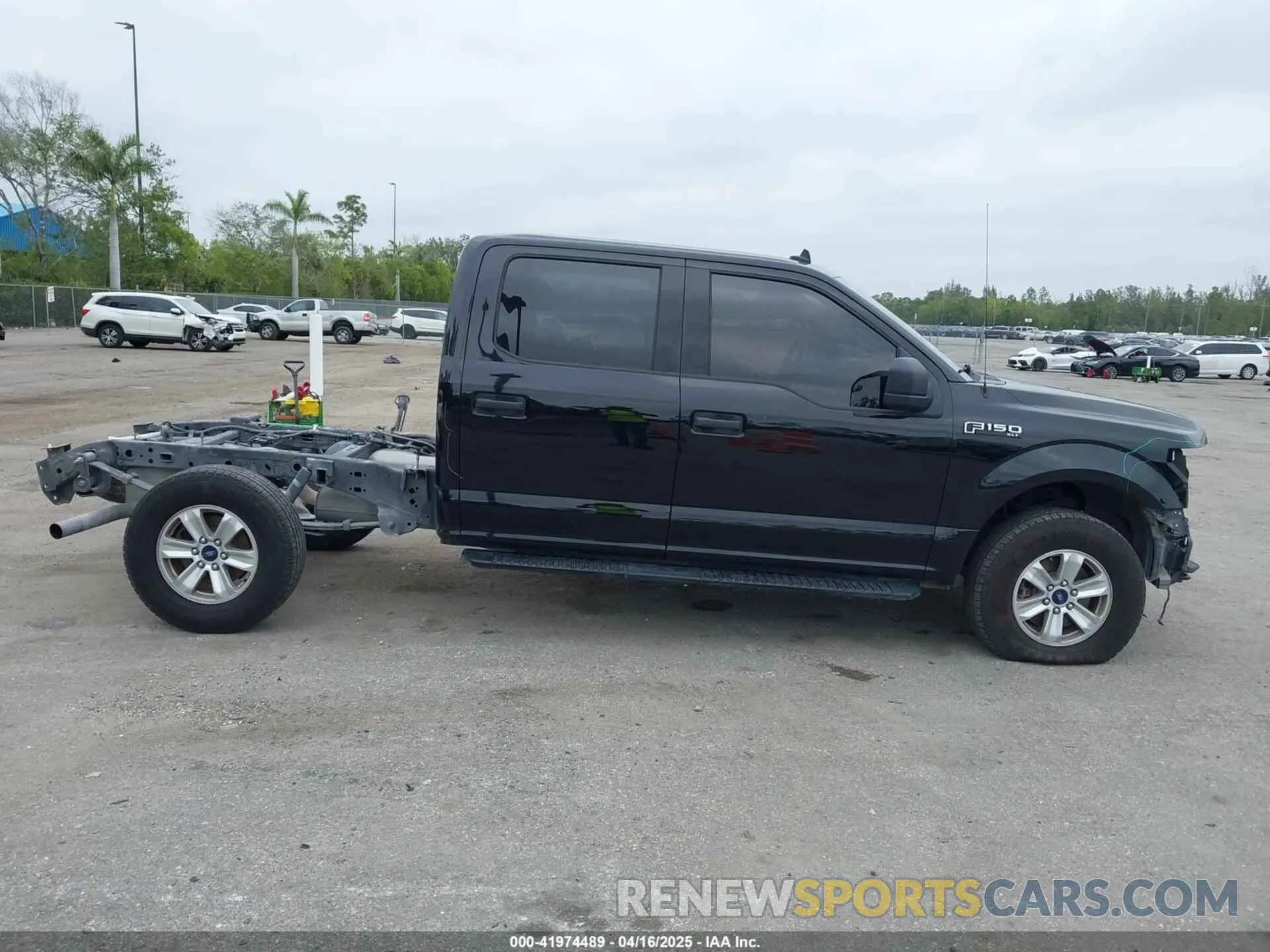 14 Photograph of a damaged car 1FTFW1E56KFB72035 FORD F-150 2019