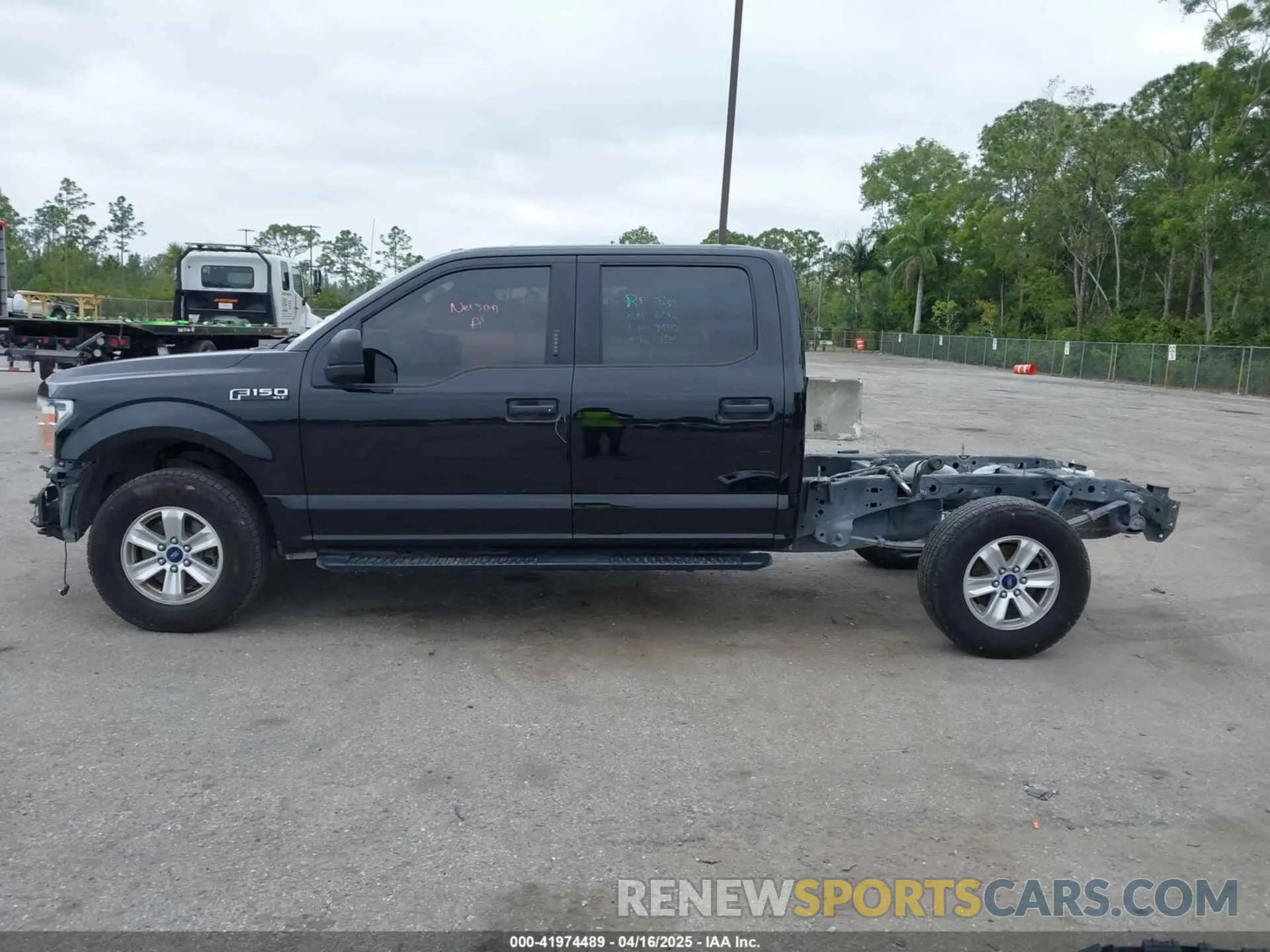 15 Photograph of a damaged car 1FTFW1E56KFB72035 FORD F-150 2019