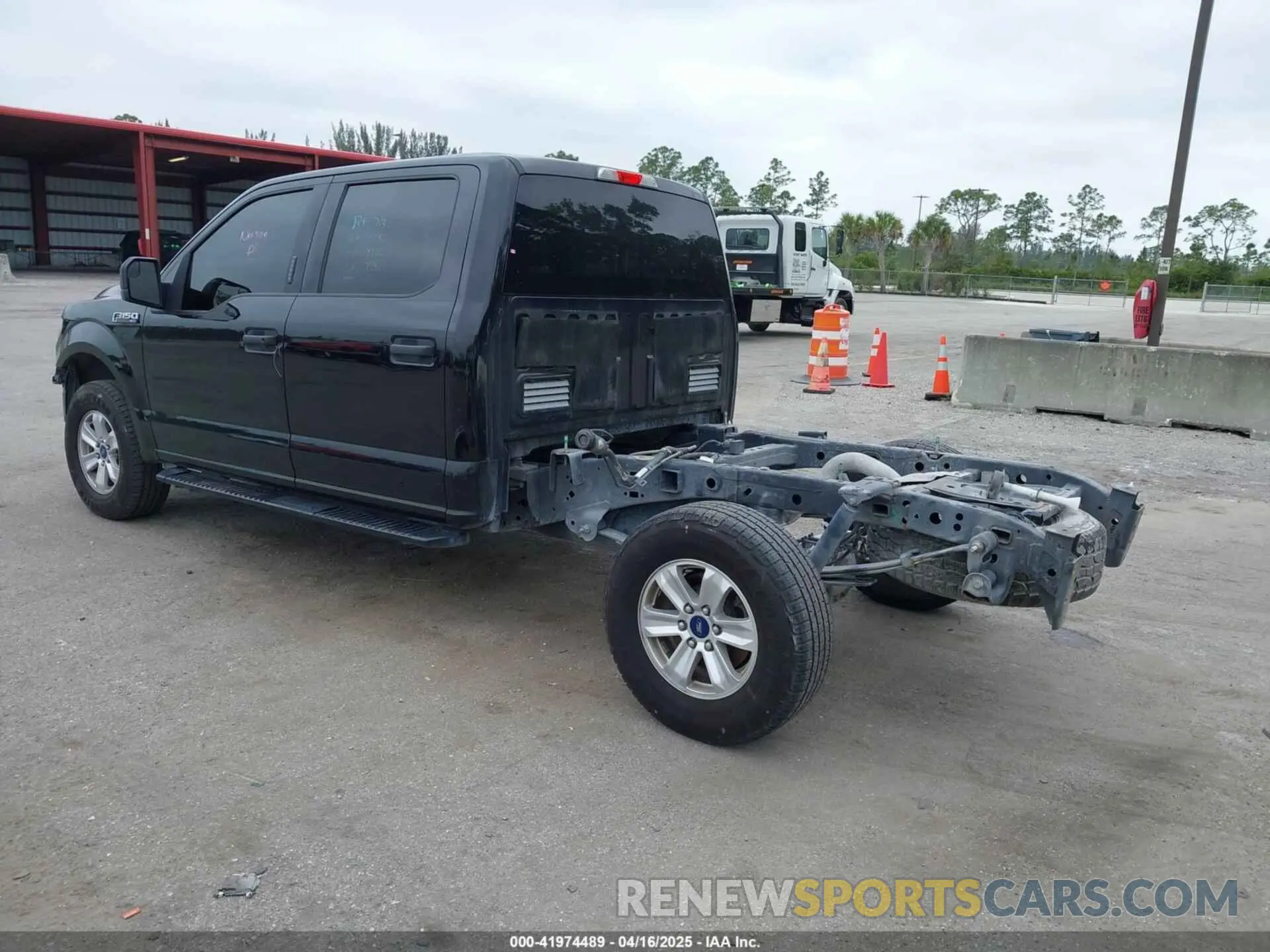 3 Photograph of a damaged car 1FTFW1E56KFB72035 FORD F-150 2019