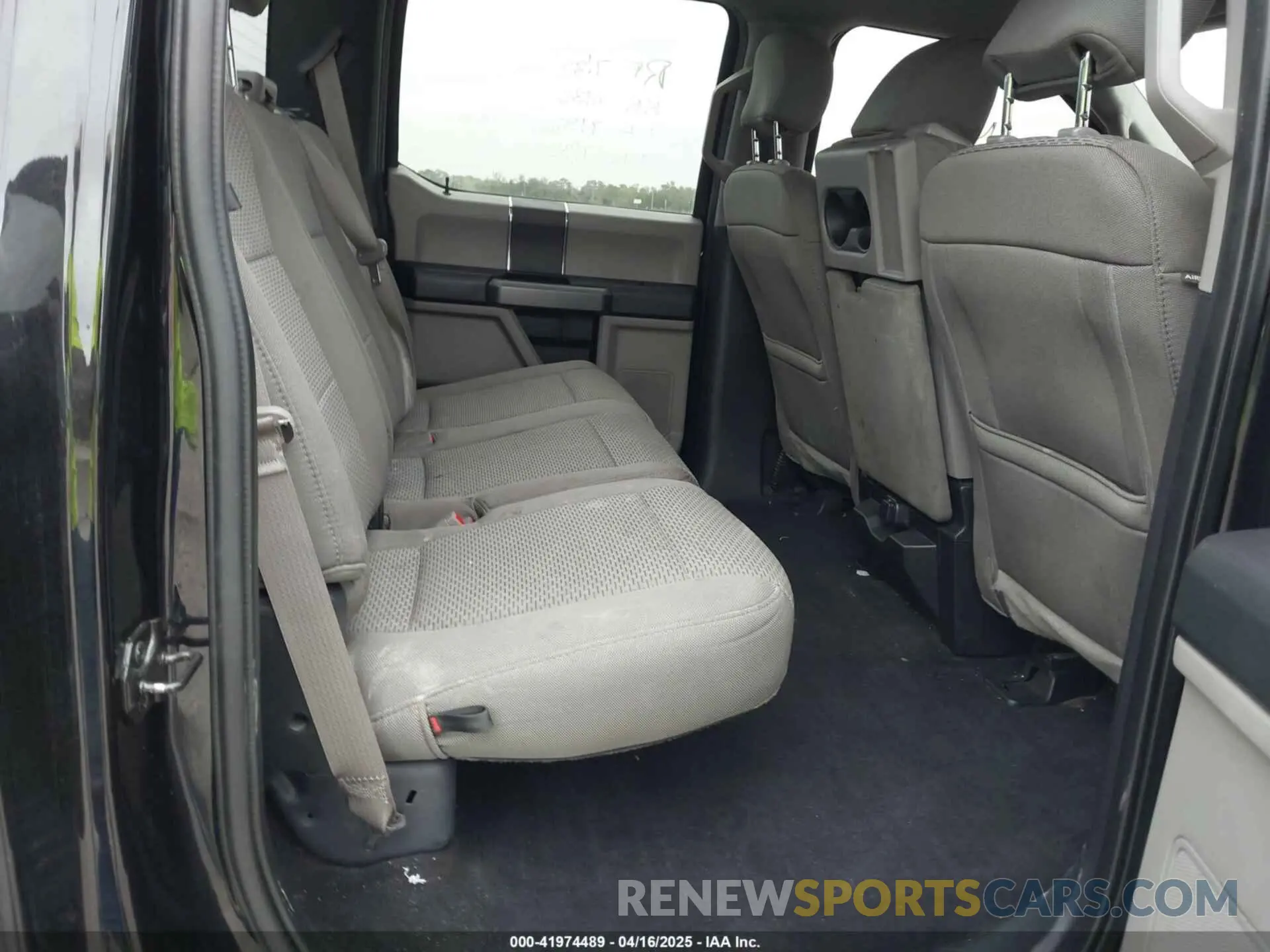 8 Photograph of a damaged car 1FTFW1E56KFB72035 FORD F-150 2019